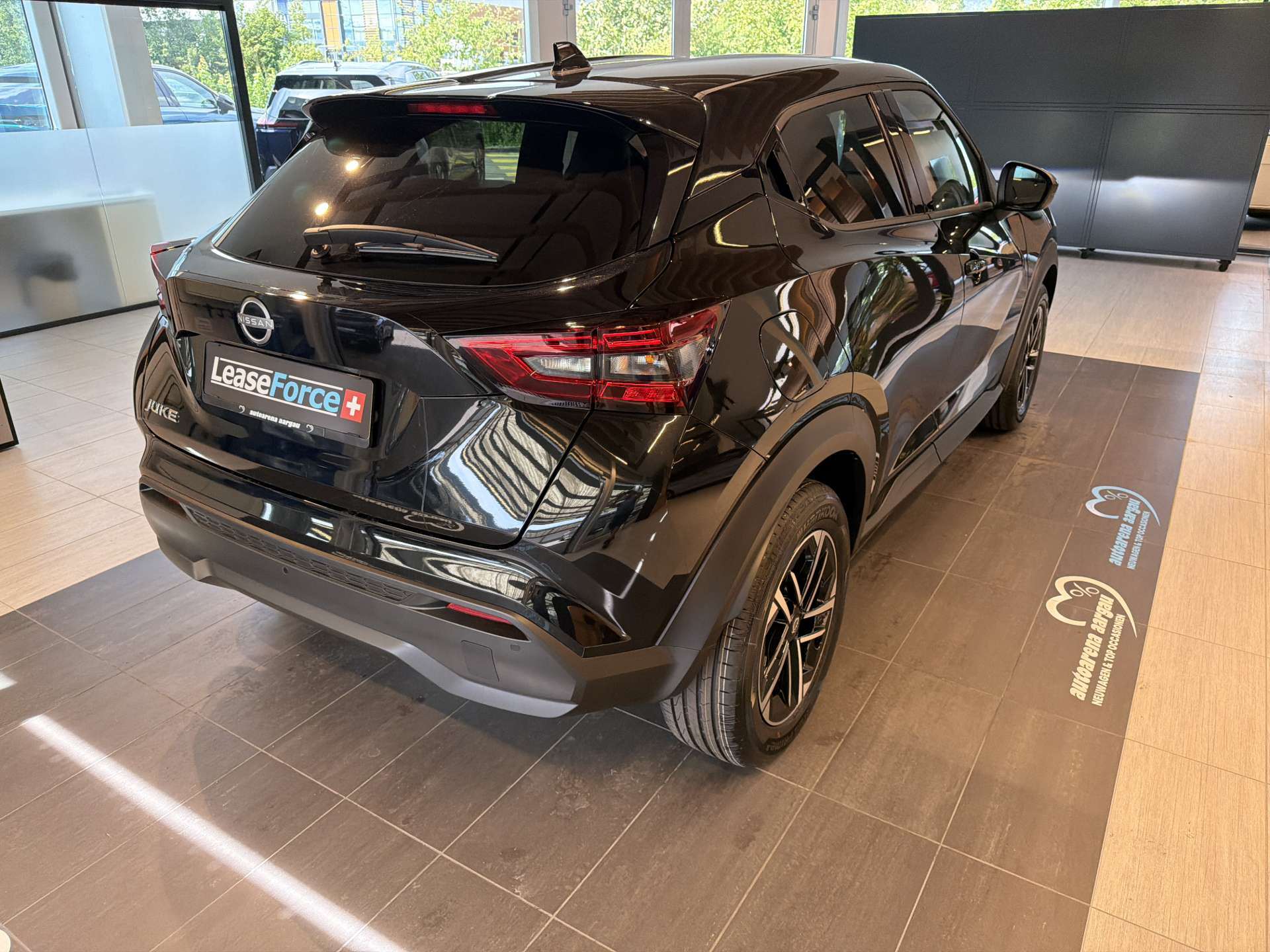 NISSAN Juke 1.0 DIG-T N-Connecta DCT-Automat-image-2
