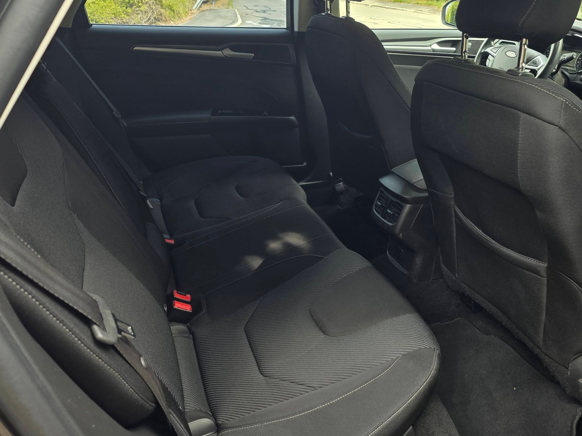 FORD Mondeo 2.0 TDCi Titanium PowerShift-image-2