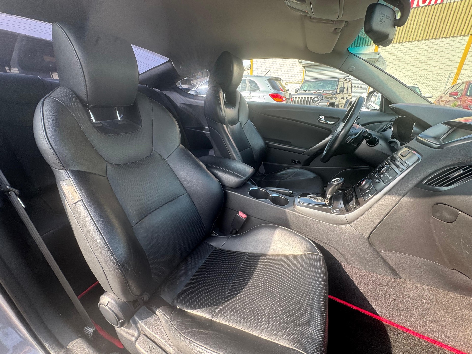 HYUNDAI Genesis 3.8 V6 Automatic-image-8