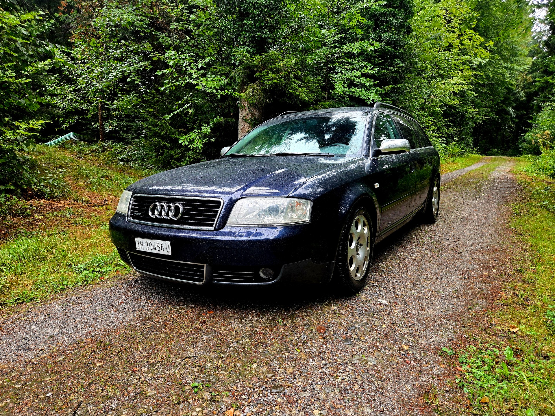AUDI A6 Avant 2.4 quattro-image-9