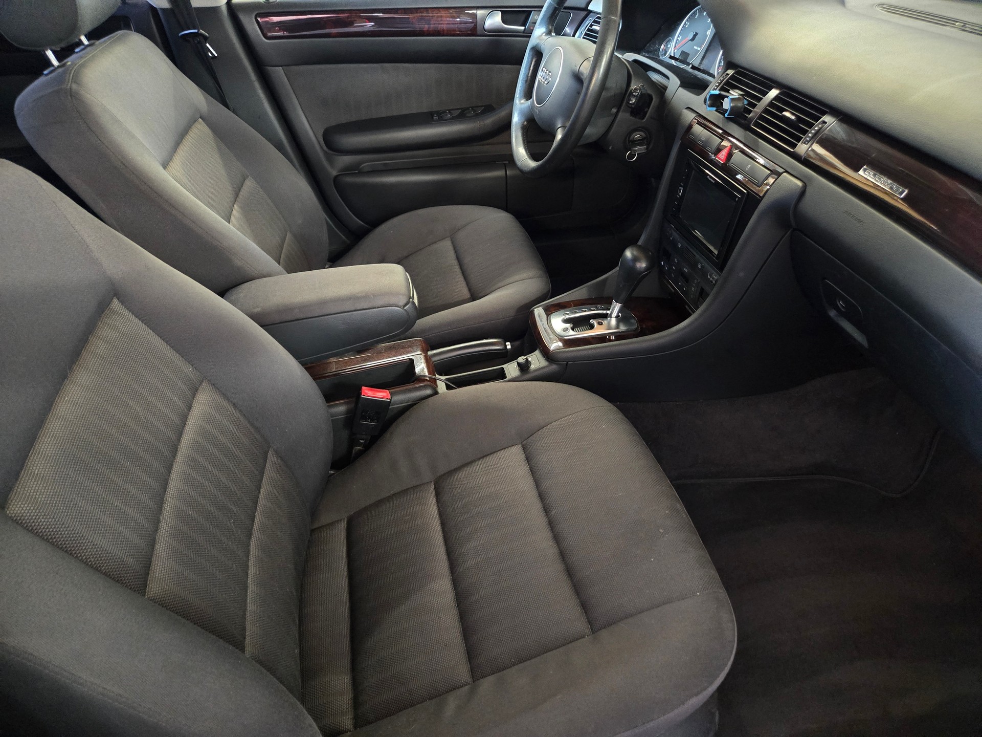 AUDI A6 Avant 2.4 quattro-image-14