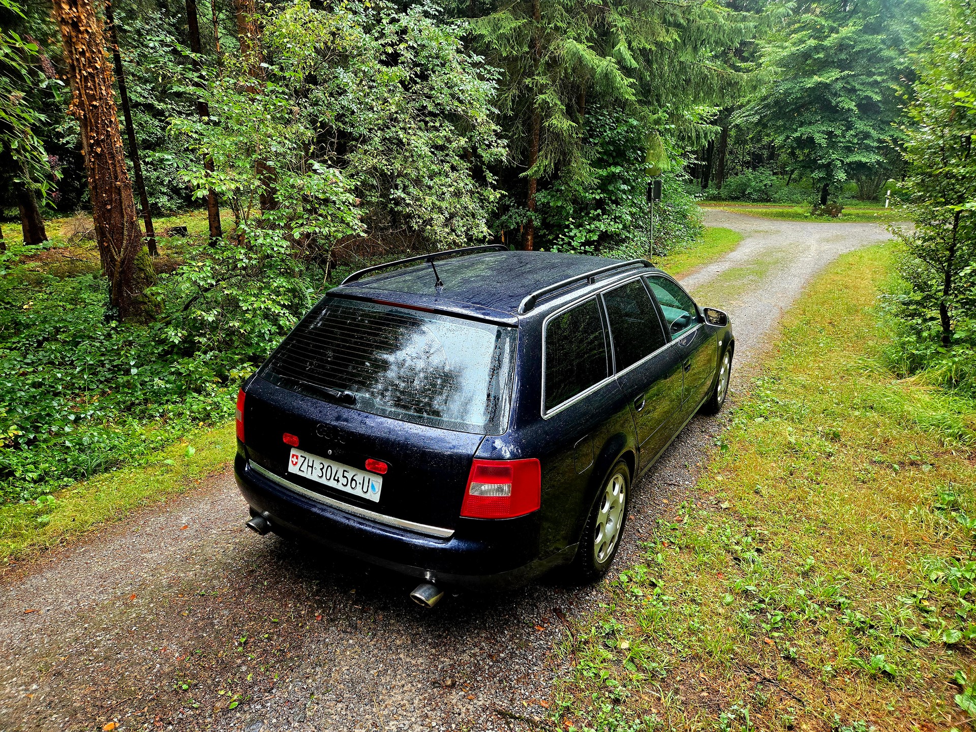 AUDI A6 Avant 2.4 quattro-image-2