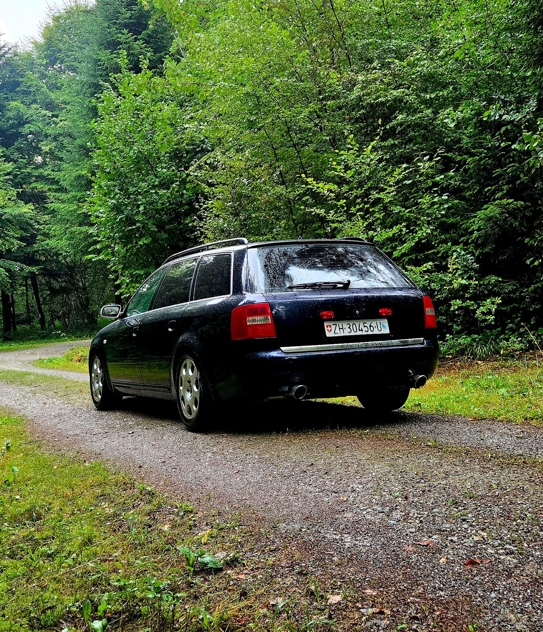 AUDI A6 Avant 2.4 quattro-image-1
