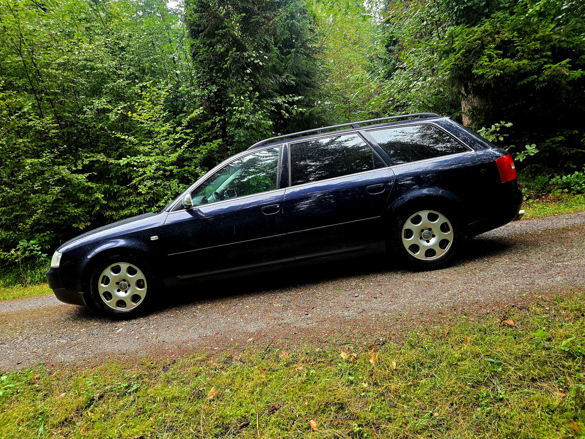 AUDI A6 Avant 2.4 quattro-image-8