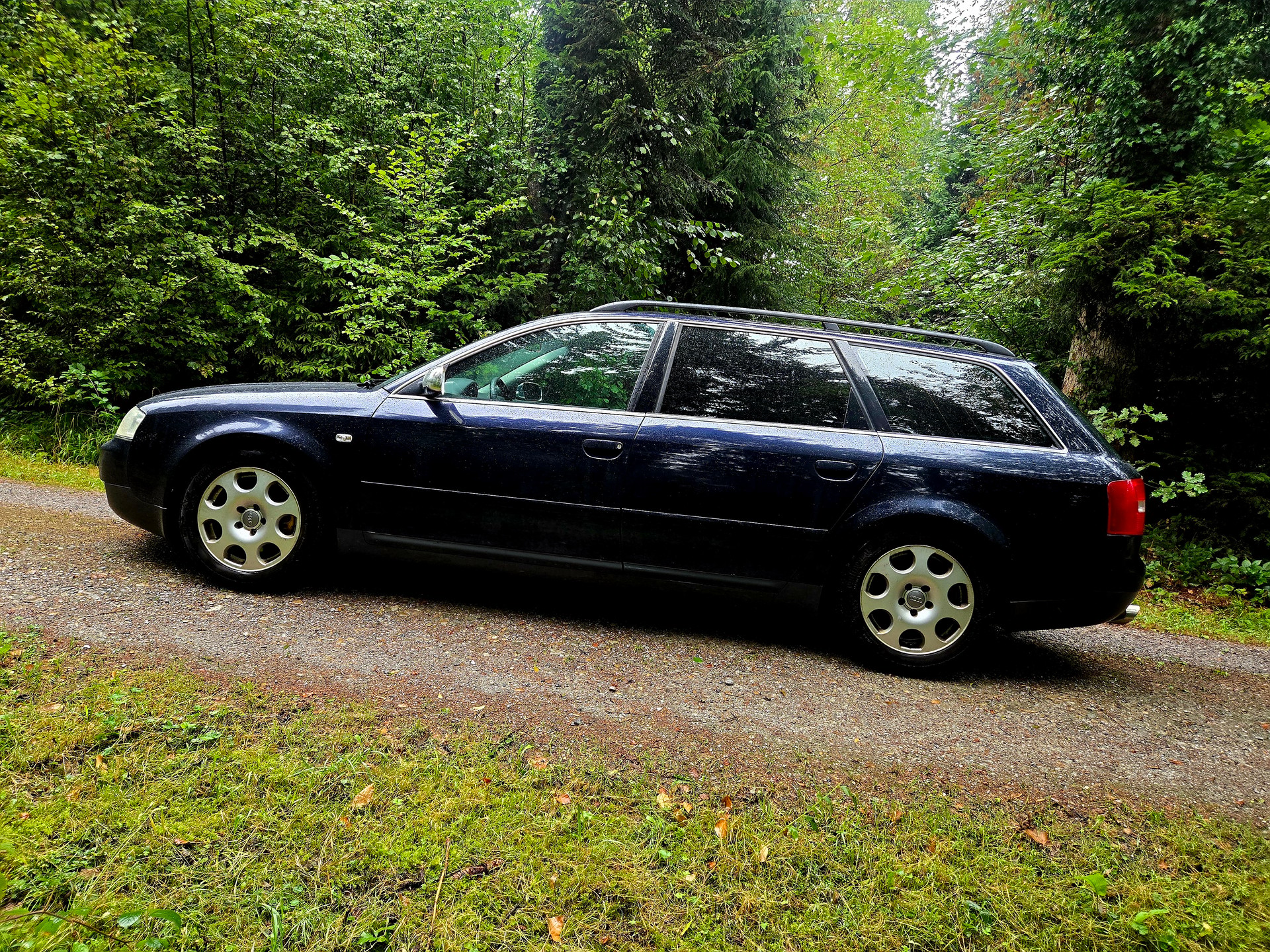 AUDI A6 Avant 2.4 quattro-image-6