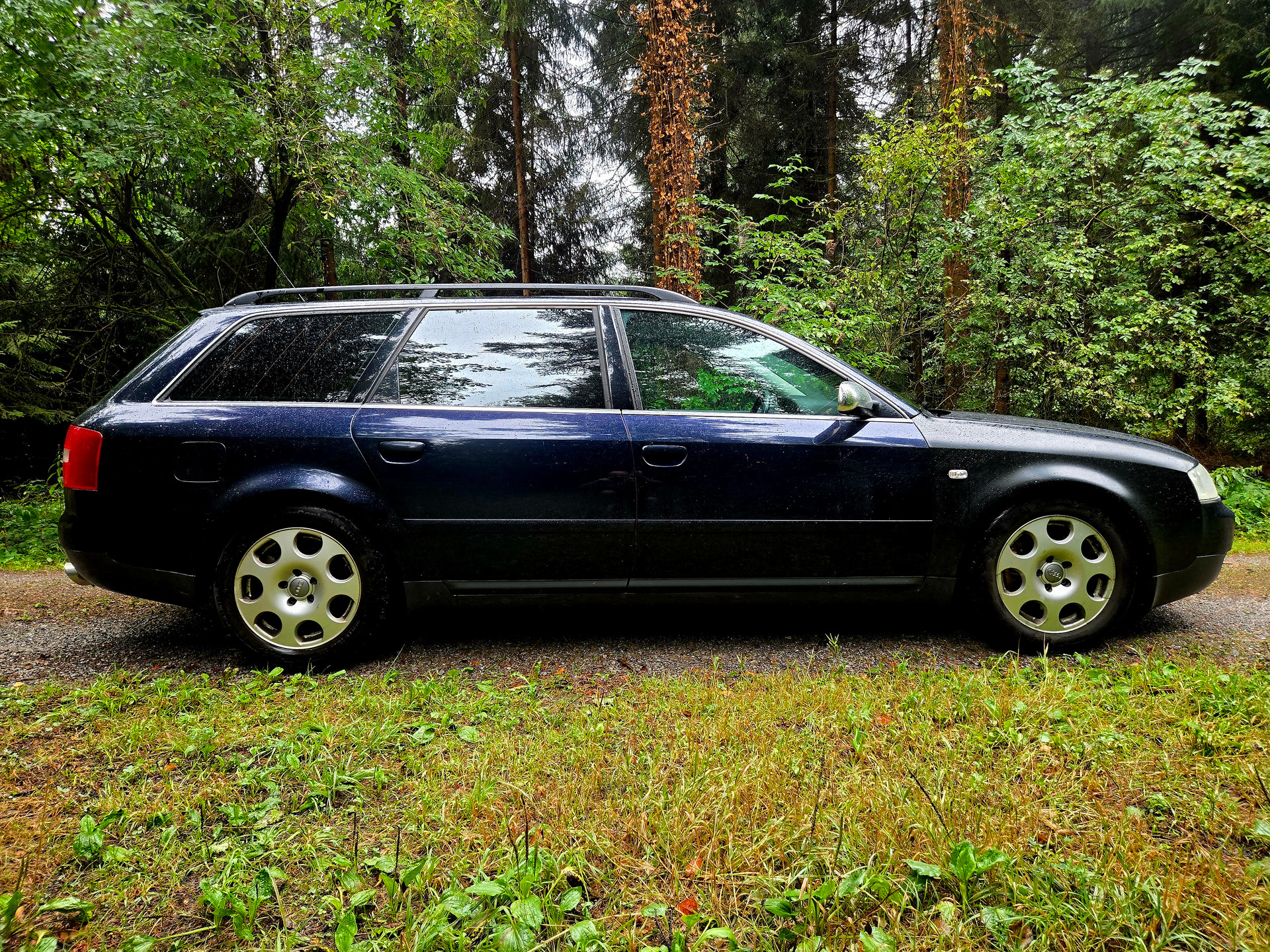 AUDI A6 Avant 2.4 quattro-image-3