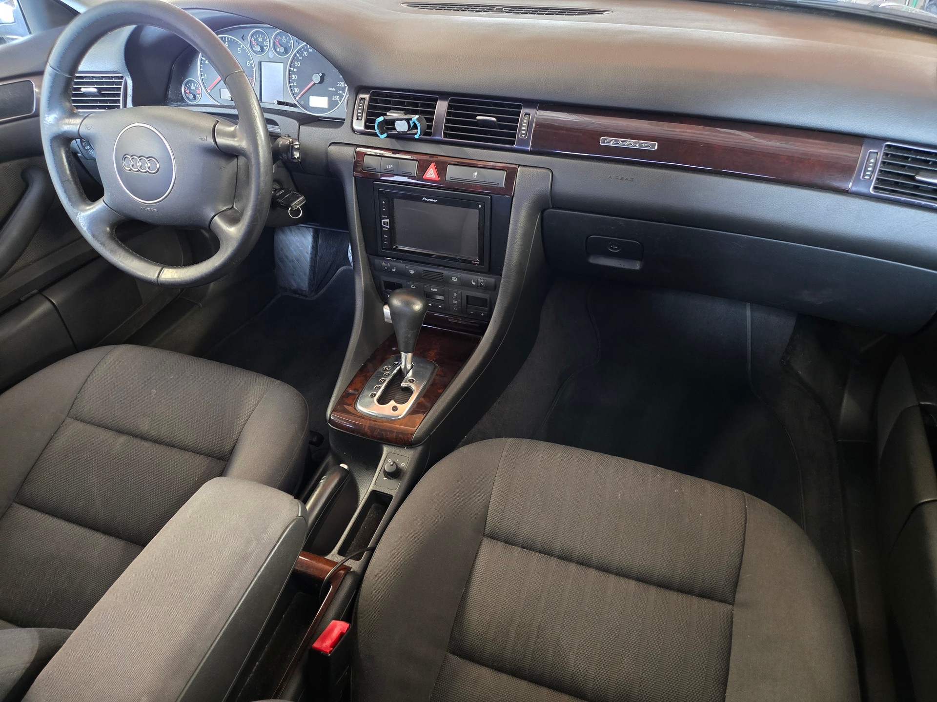 AUDI A6 Avant 2.4 quattro-image-13