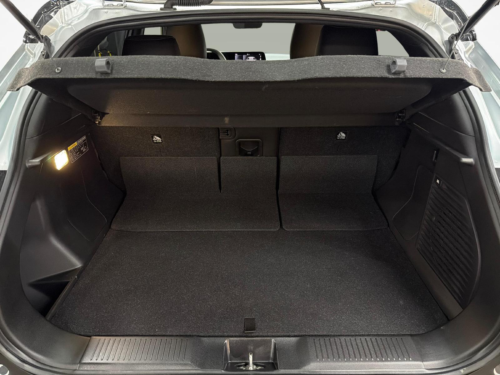 TOYOTA Urban Cruiser Premium AWD-image-11