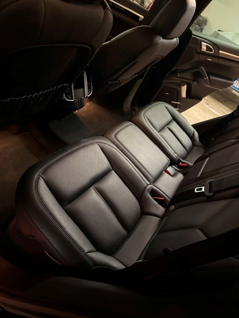 PORSCHE 4.2 V8 TDI S TipT-image-5