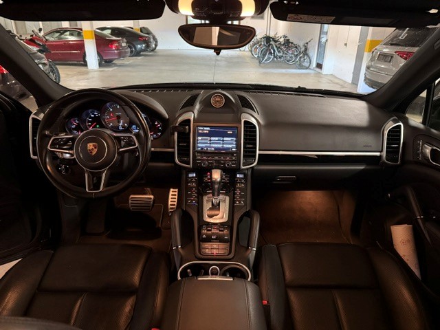 PORSCHE 4.2 V8 TDI S TipT-image-3