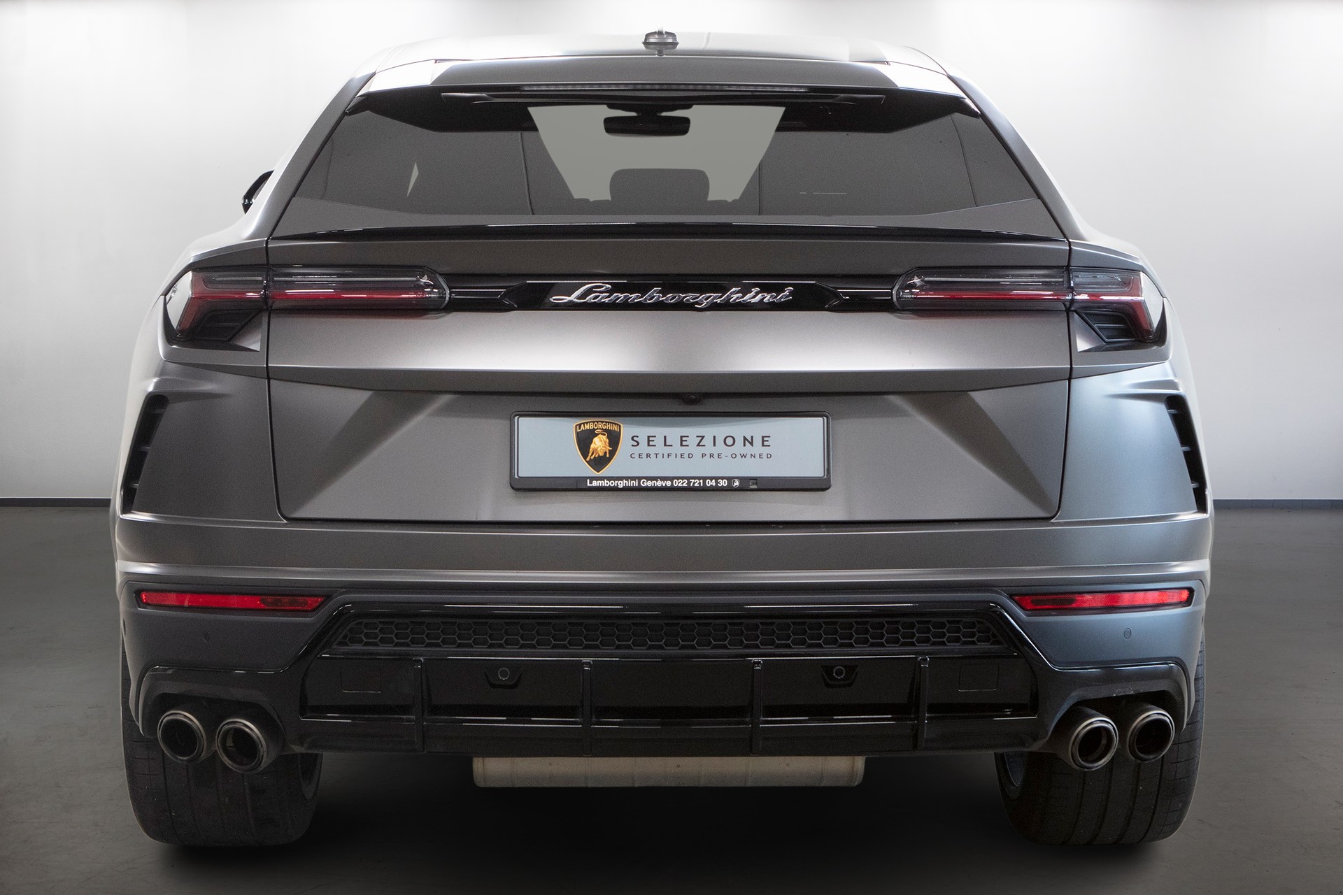 LAMBORGHINI Urus E-Gear-showroom-element-3