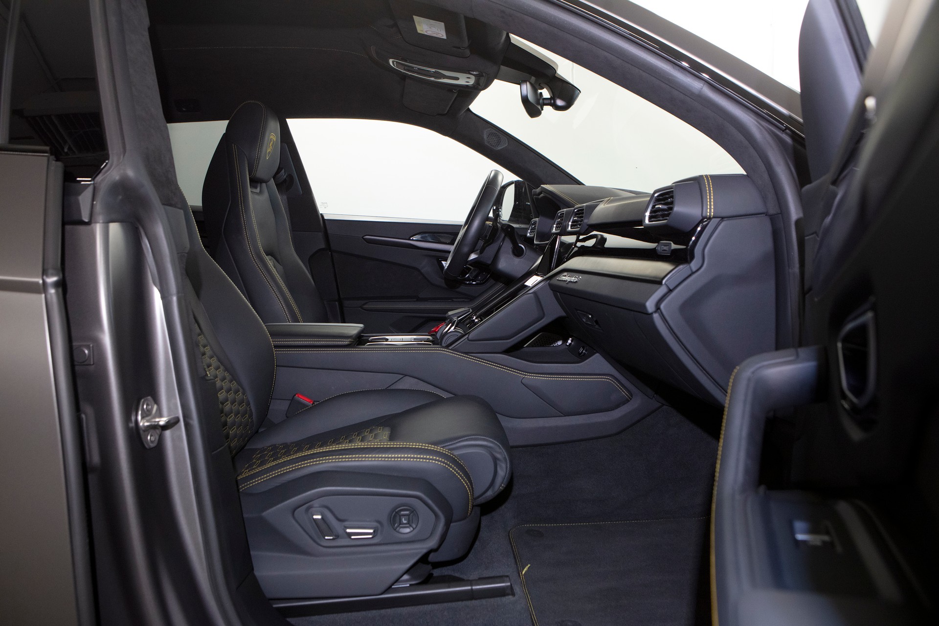LAMBORGHINI Urus E-Gear-image-5