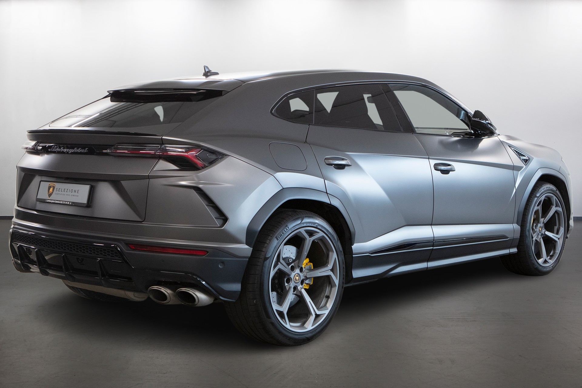 LAMBORGHINI Urus E-Gear-showroom-element-2