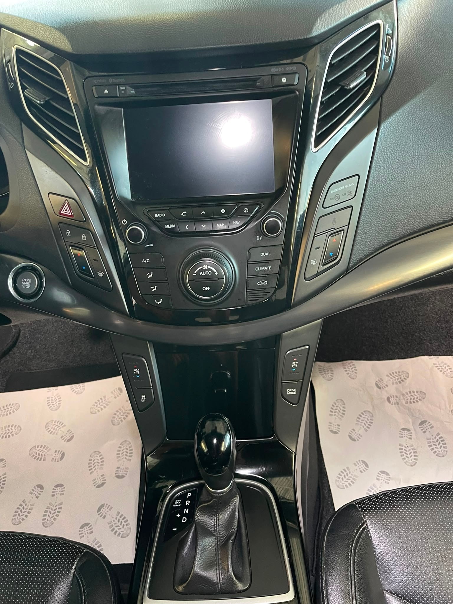 HYUNDAI i40 Wagon 1.7 CRDI Premium Automatic | Frisch MFK | CH-Auto | Ab Service | Pano Dach | Leder-image-13