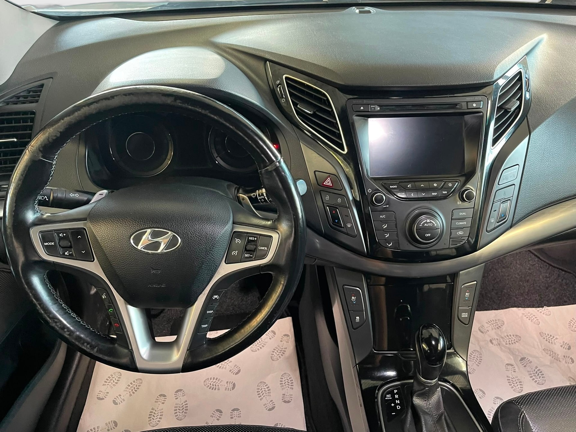 HYUNDAI i40 Wagon 1.7 CRDI Premium Automatic | Frisch MFK | CH-Auto | Ab Service | Pano Dach | Leder-image-12