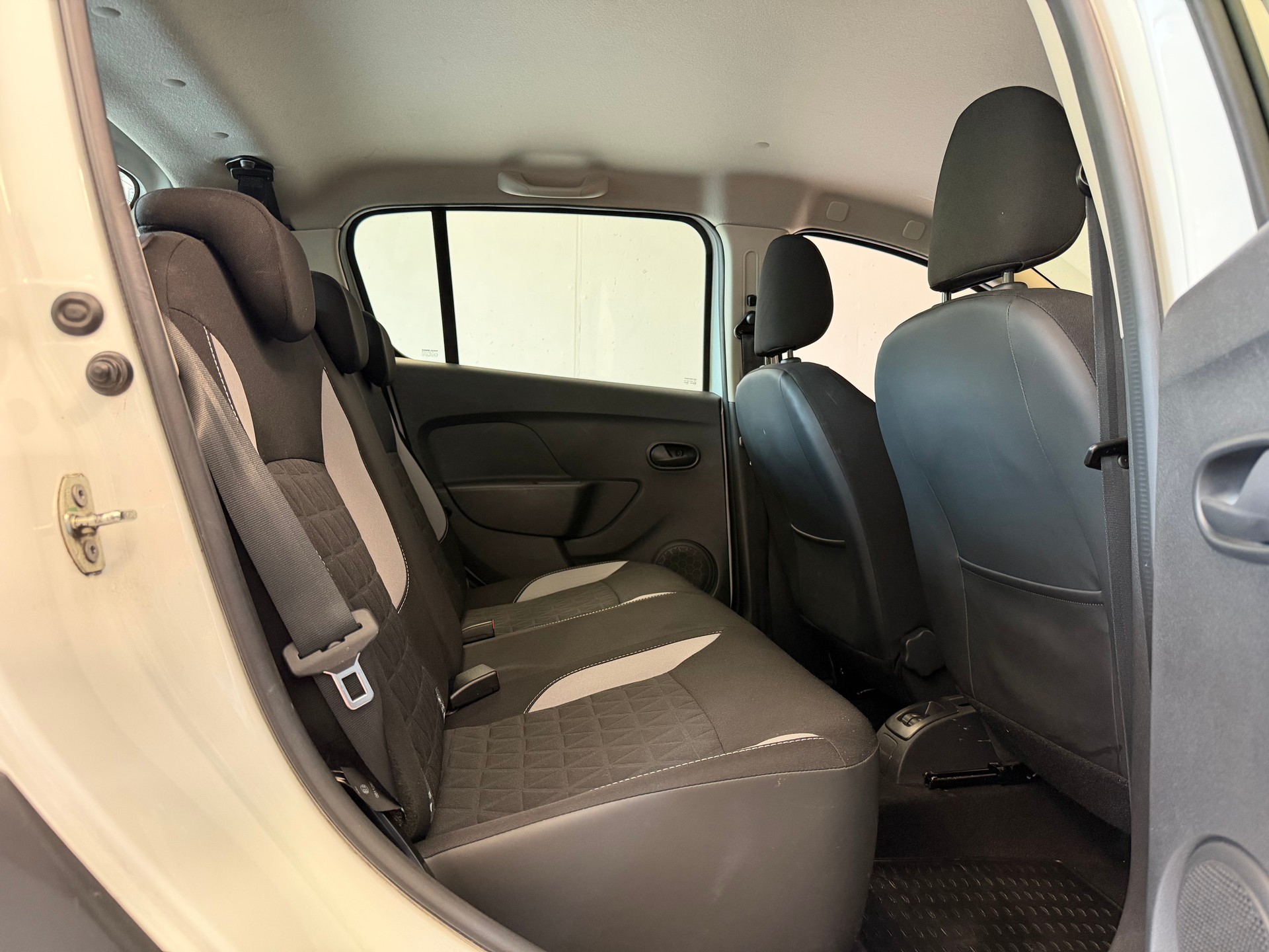 DACIA Sandero Tce 90 Stepway Lauréate Automatic-image-11