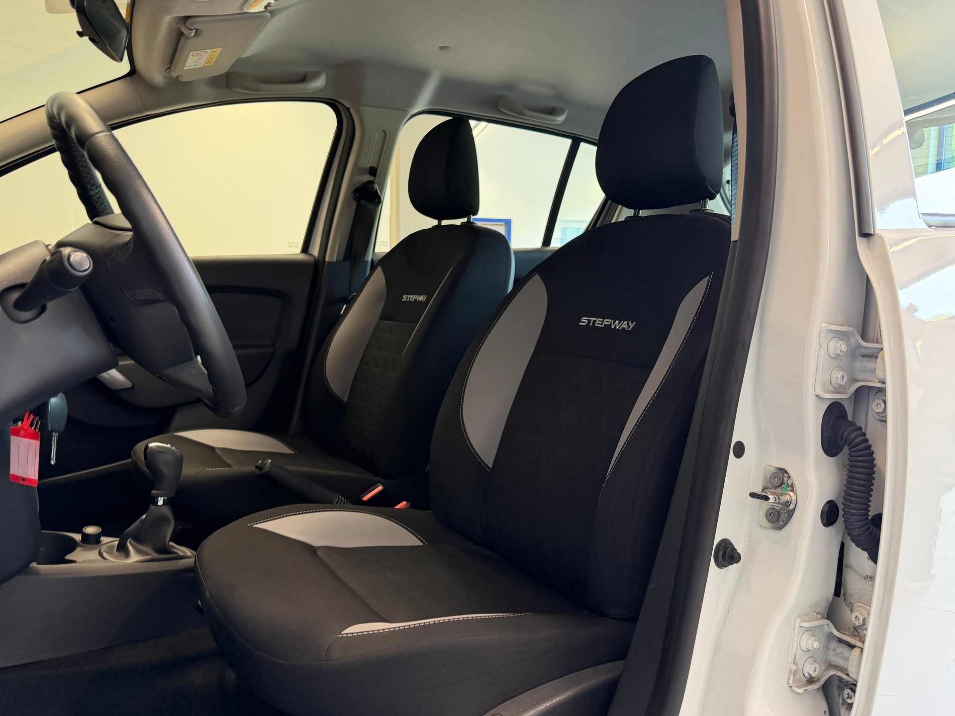 DACIA Sandero Tce 90 Stepway Lauréate Automatic-image-10