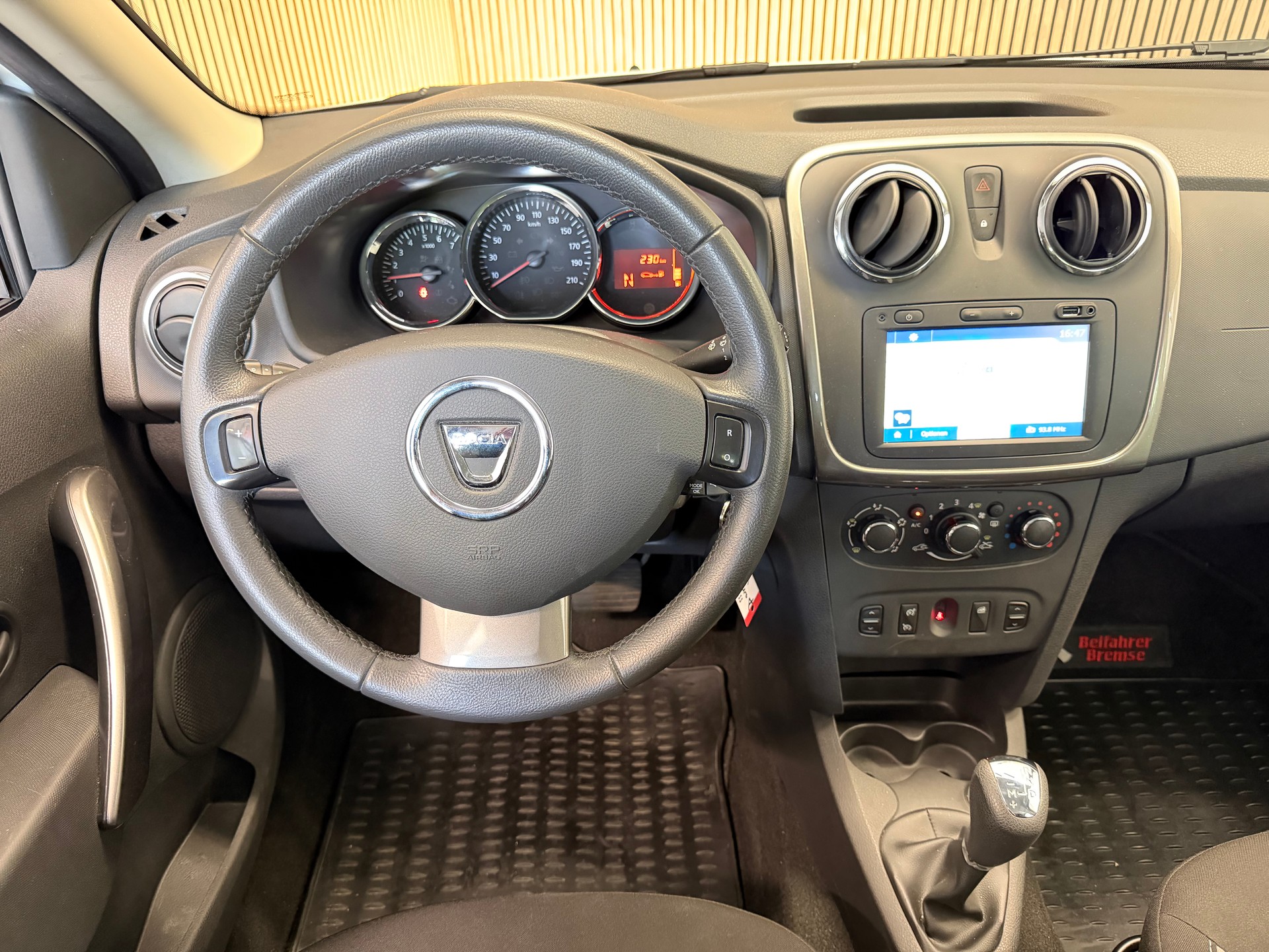 DACIA Sandero Tce 90 Stepway Lauréate Automatic-image-9