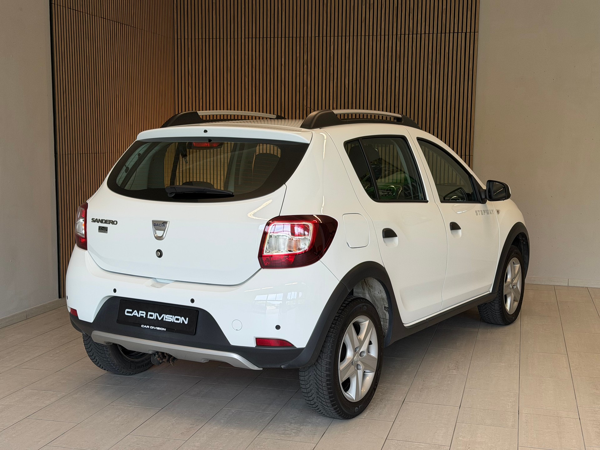 DACIA Sandero Tce 90 Stepway Lauréate Automatic-image-5