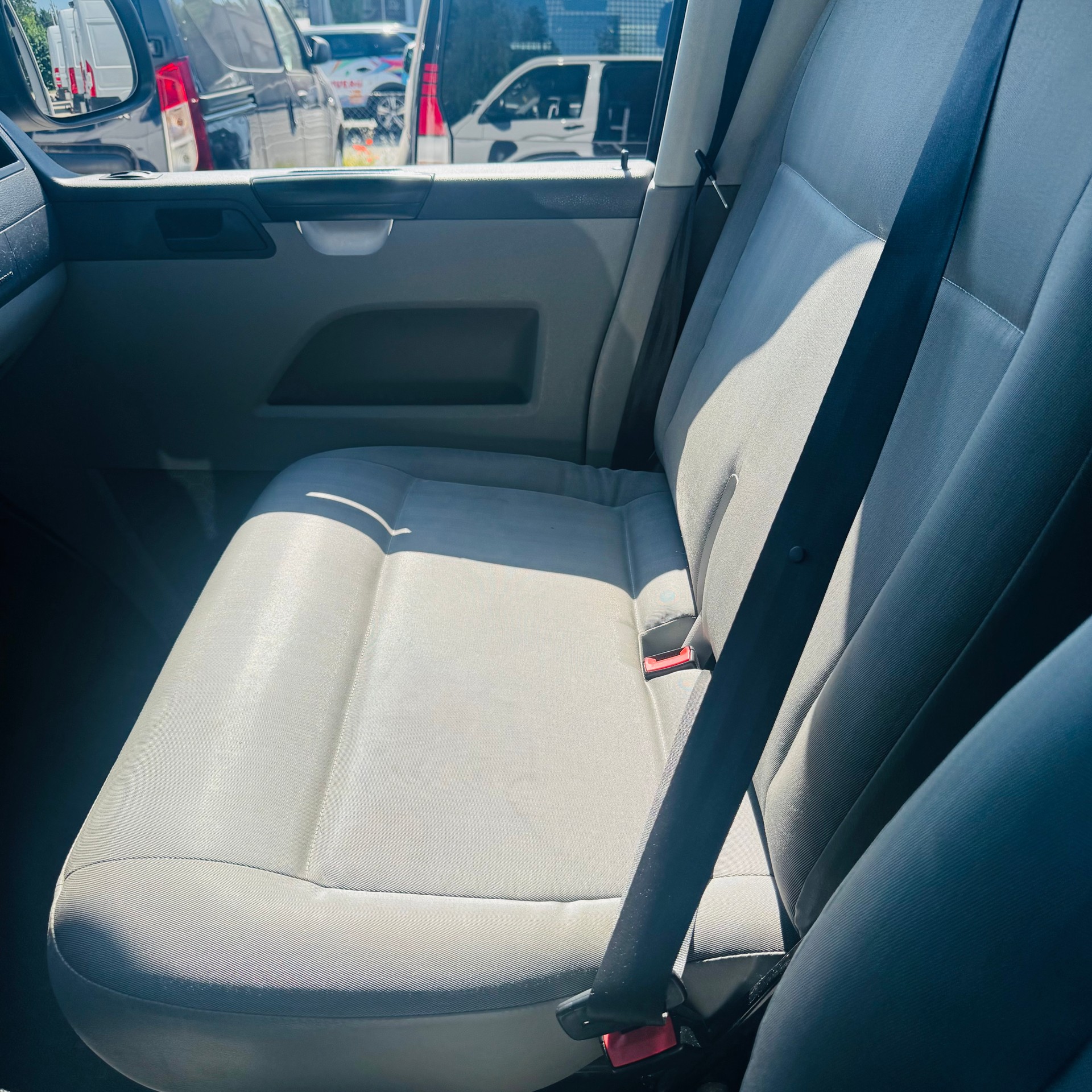 VW T5 2.0 TDI-image-5
