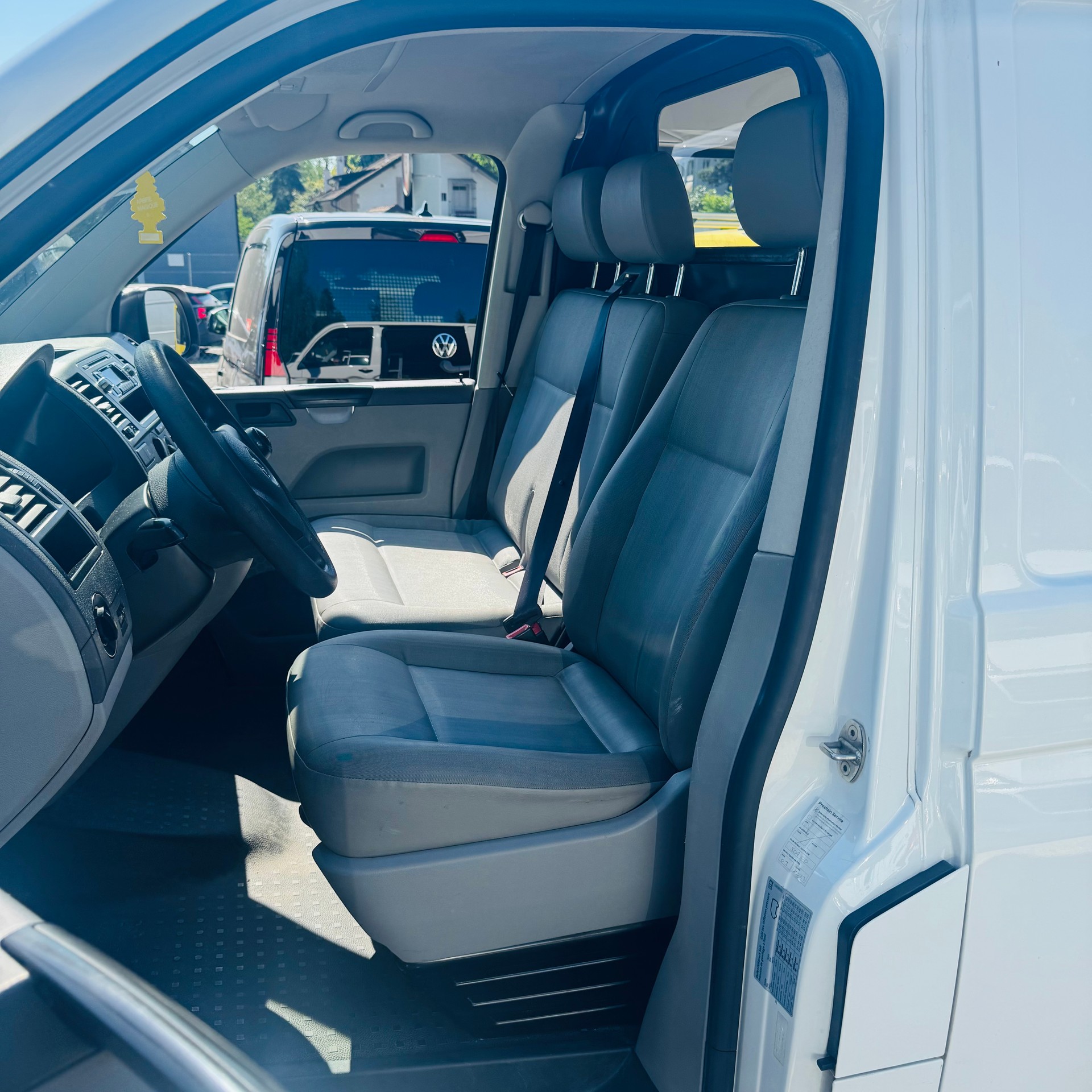 VW T5 2.0 TDI-image-4