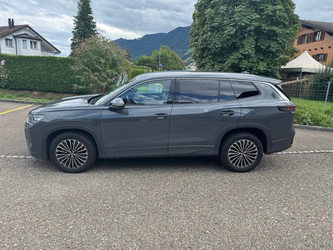 VW Tayron 2.0 TDI 4Motion DSG, 5 Jahre Werksgarantie, 7 Sitzer, AHK, 4x4, garagengepflegt-image-1