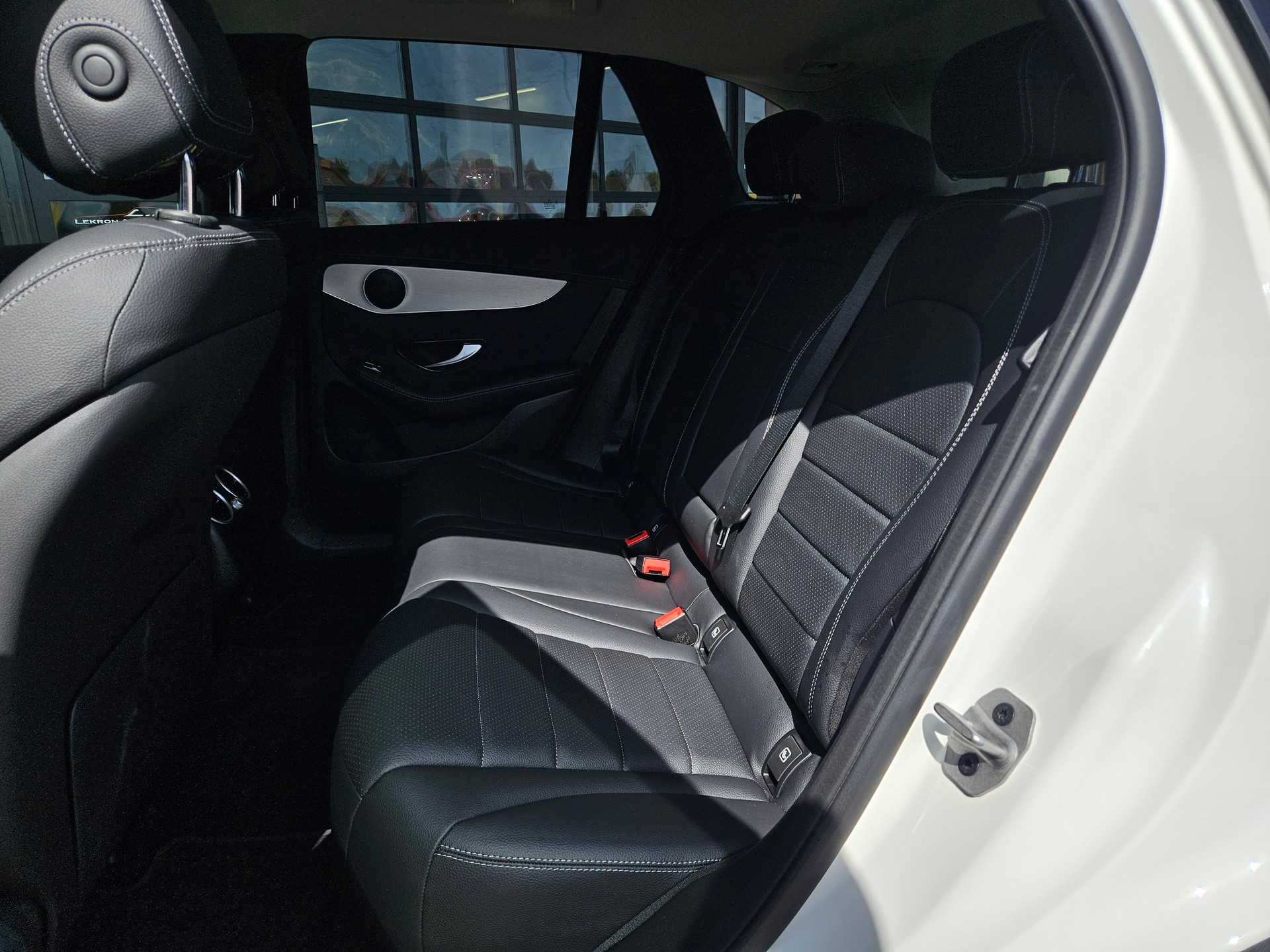 MERCEDES-BENZ GLC 300 e 4Matic 9G-Tronic-image-14