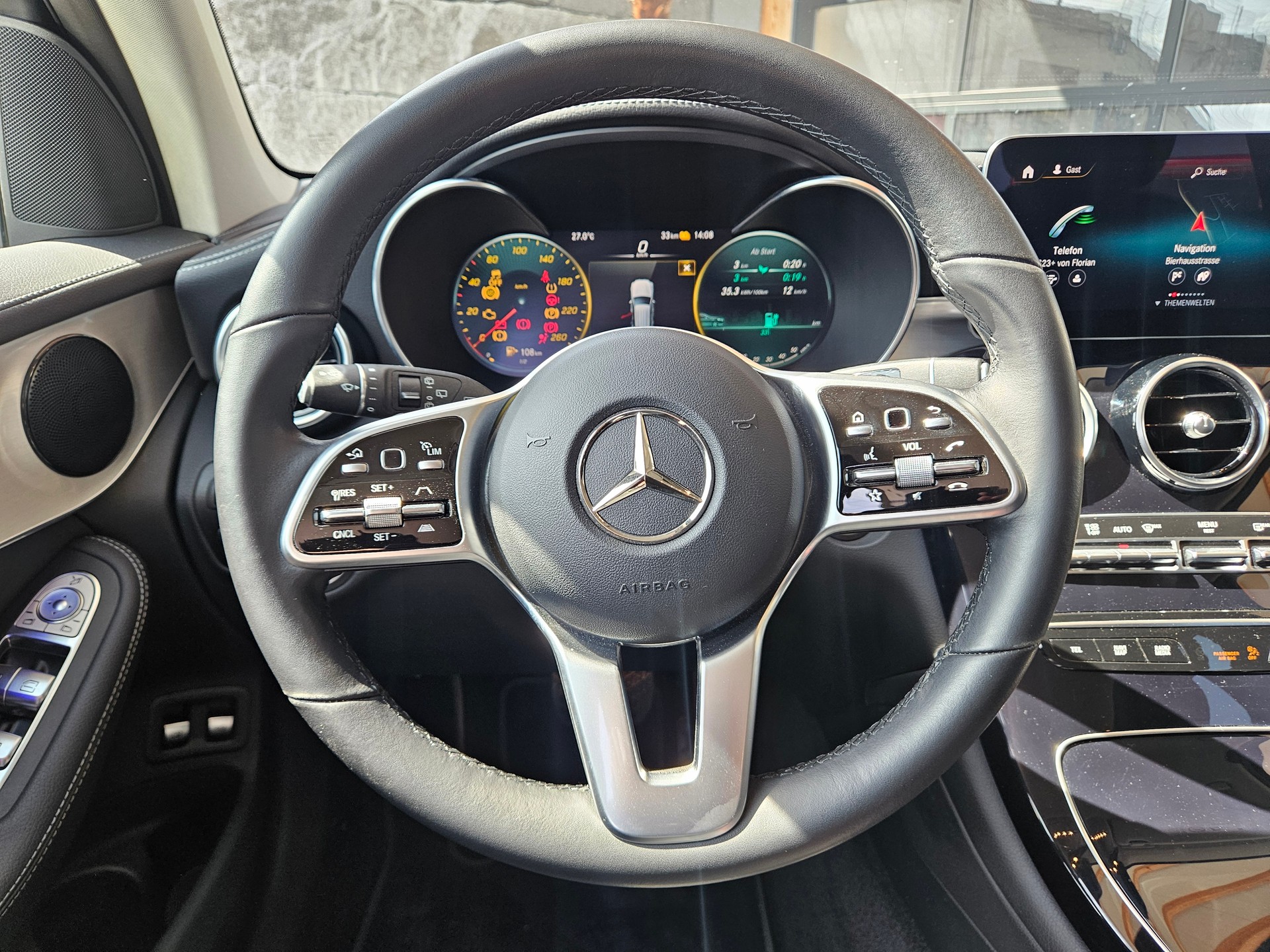 MERCEDES-BENZ GLC 300 e 4Matic 9G-Tronic-image-12