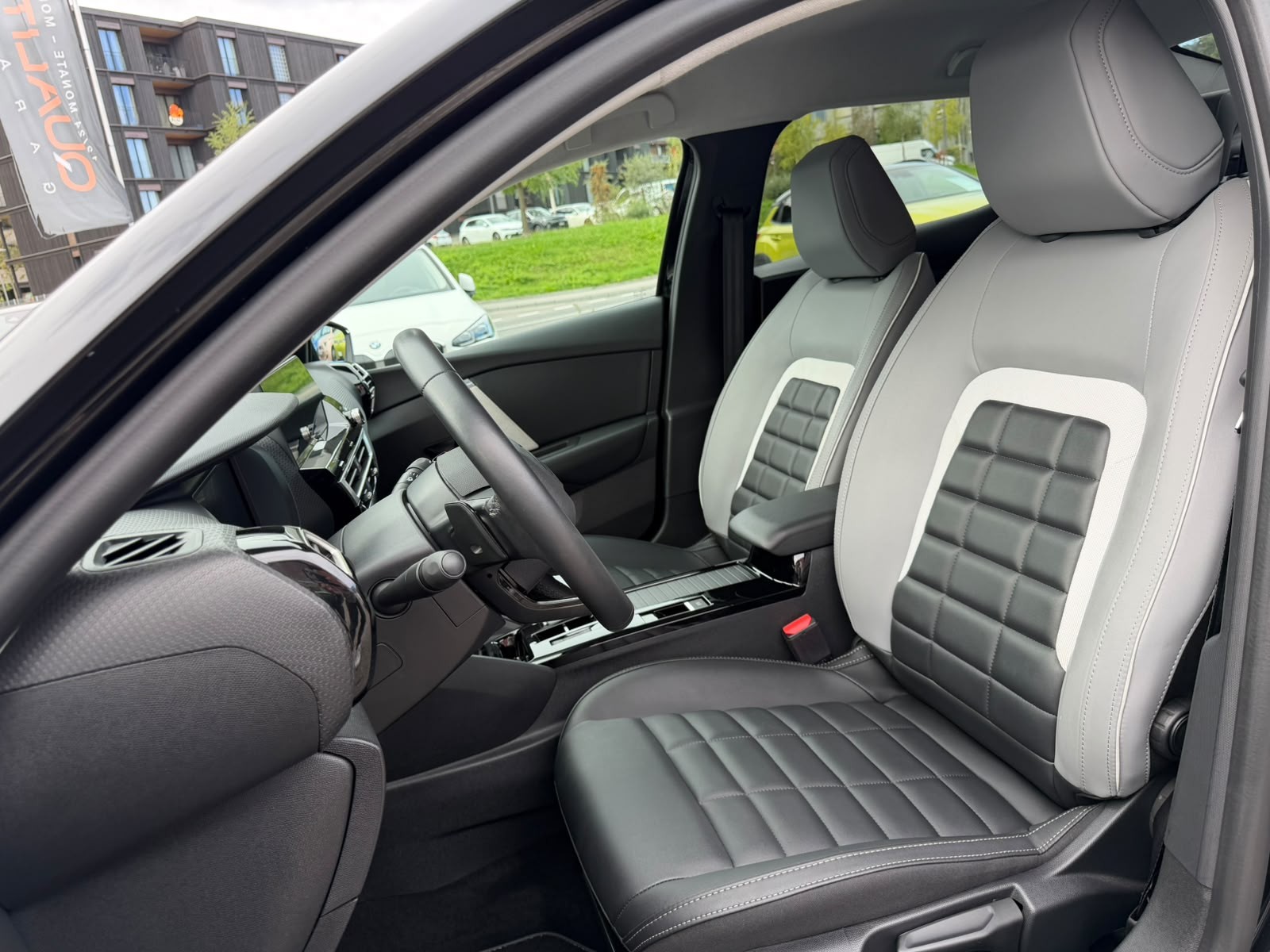 CITROEN C4 X HEV Max-image-14