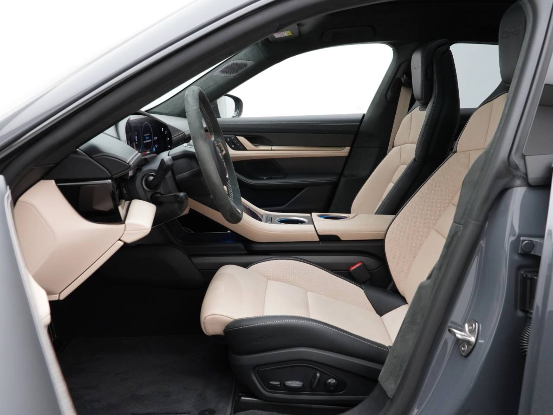 PORSCHE Taycan Turbo Cross Turismo-image-4
