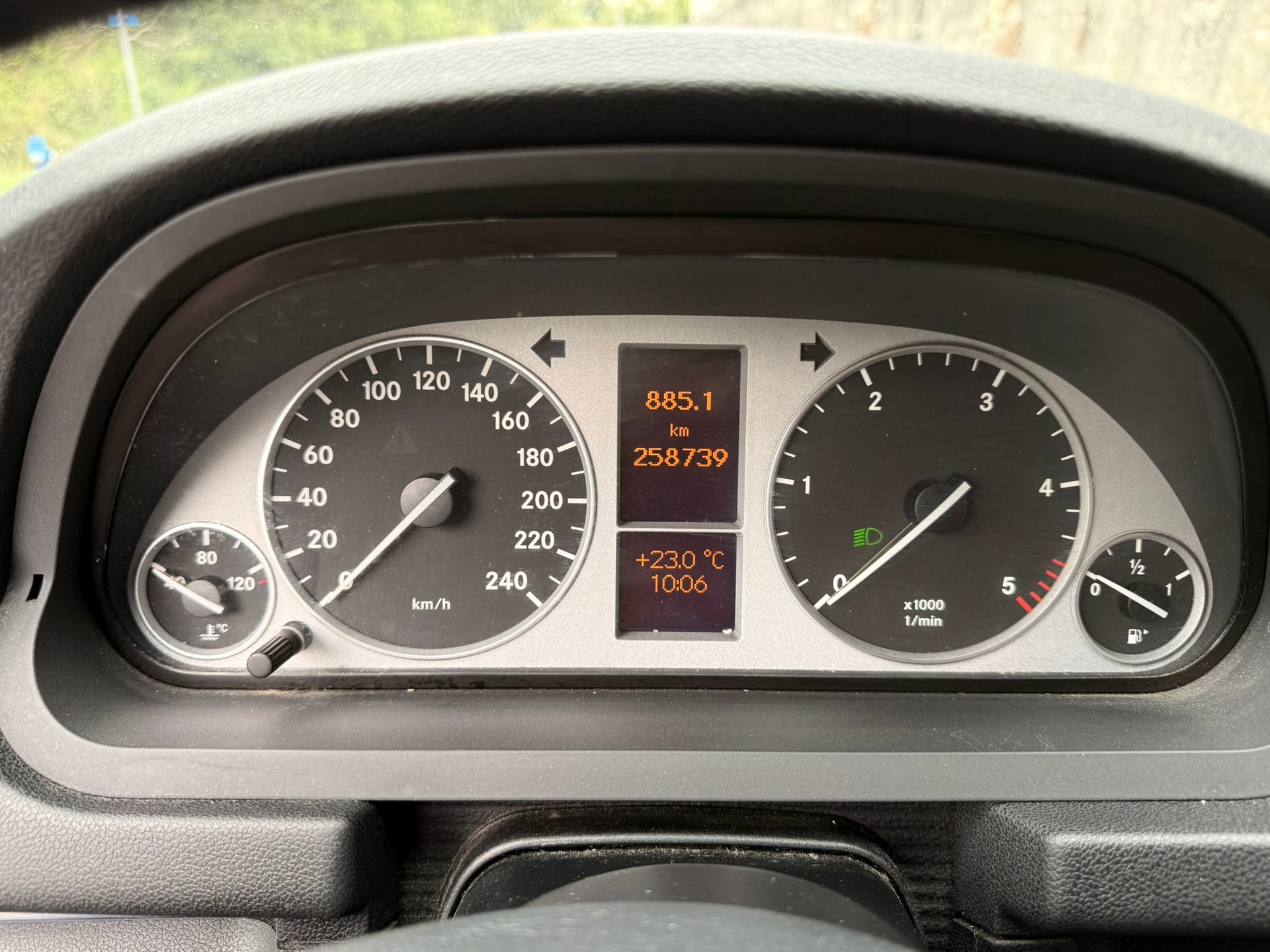 MERCEDES-BENZ B 200 CDI-image-11