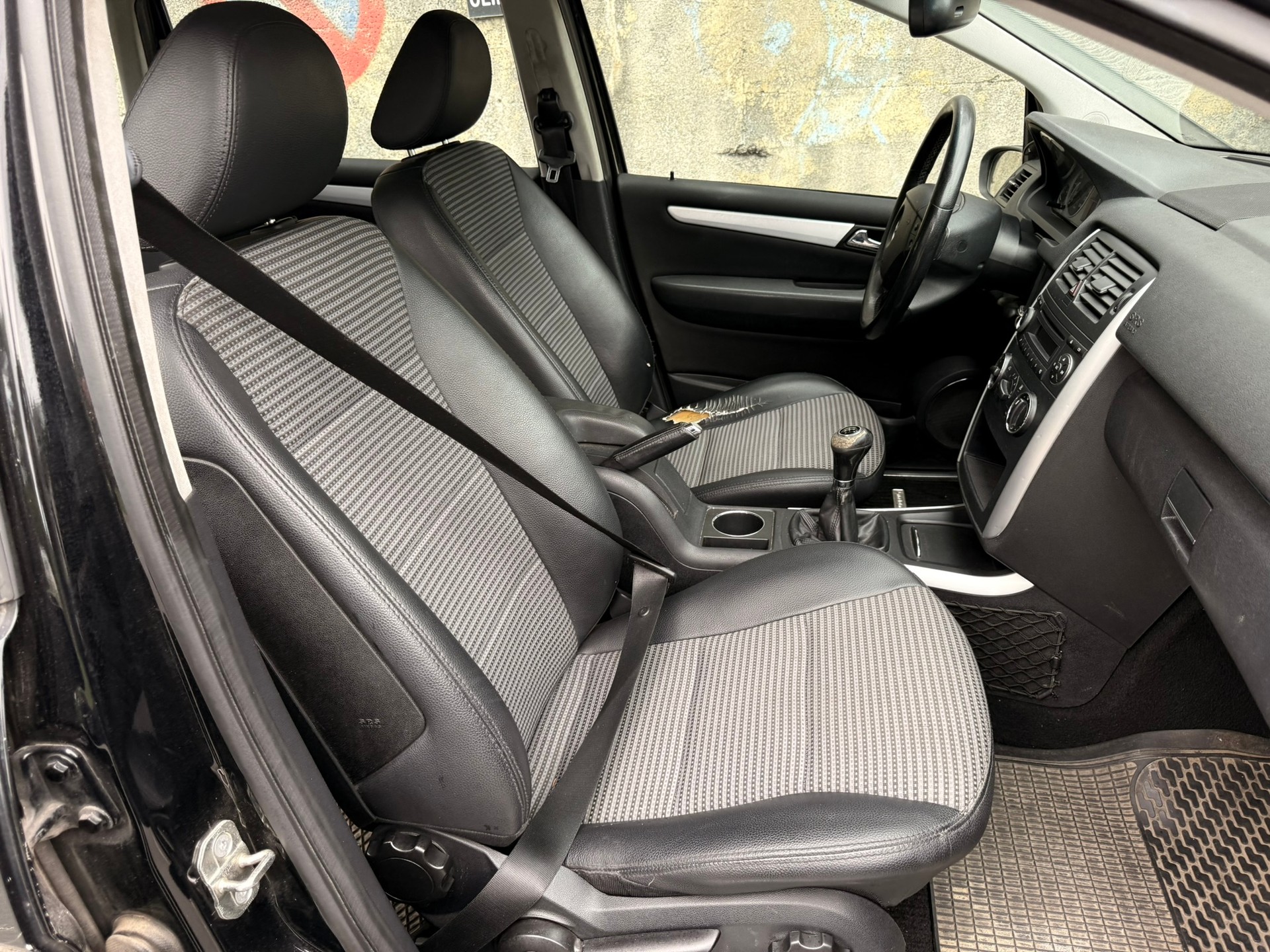 MERCEDES-BENZ B 200 CDI-image-14