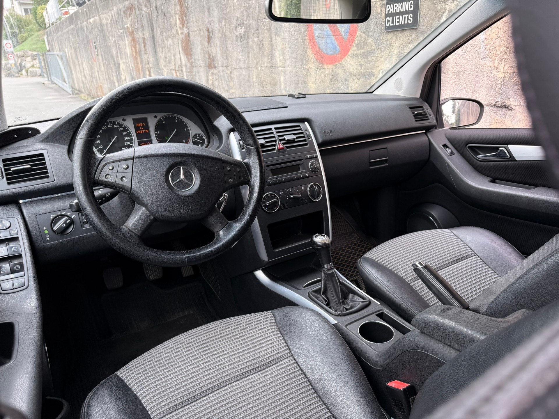 MERCEDES-BENZ B 200 CDI-image-10
