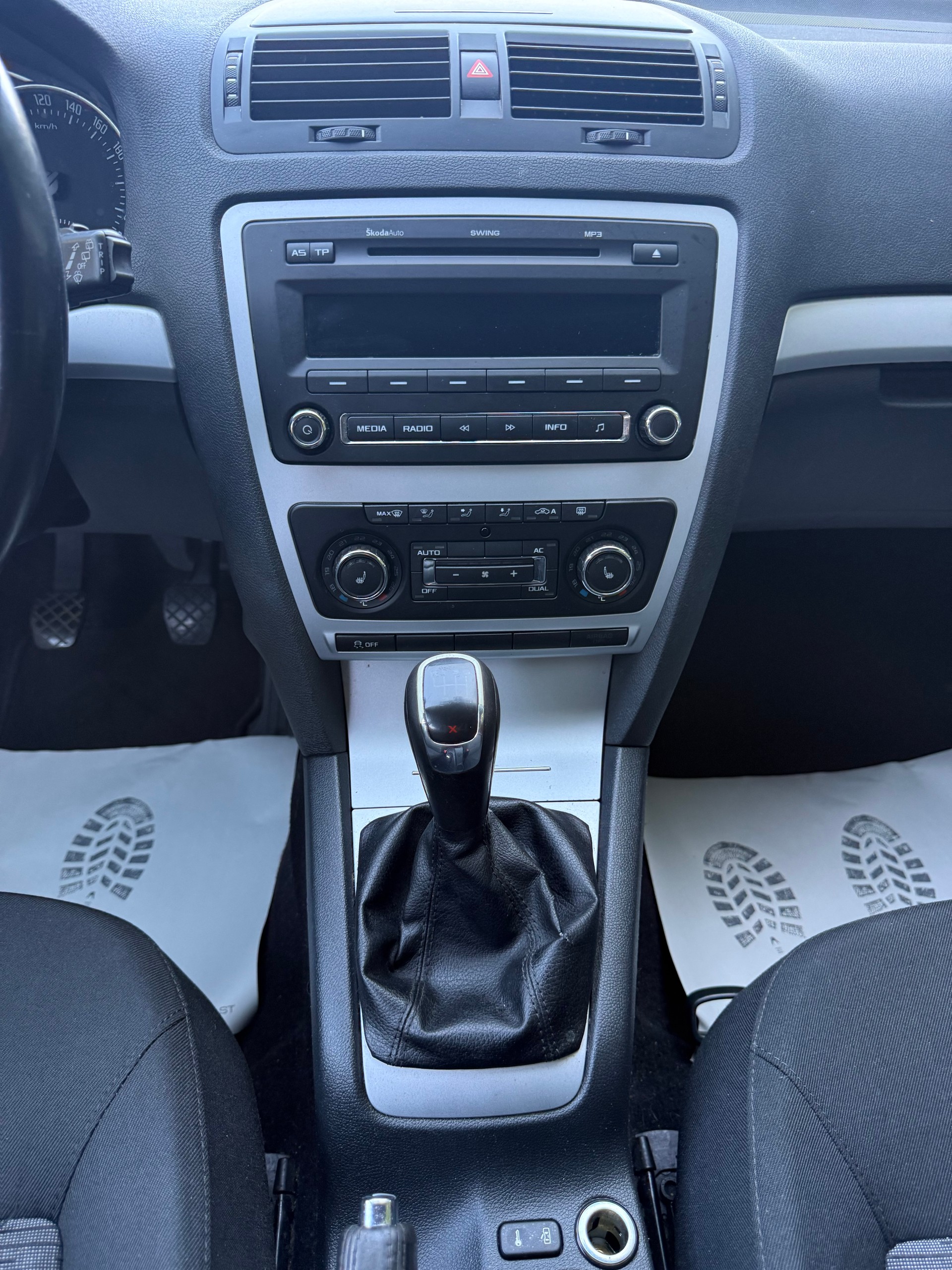 SKODA Octavia Combi 1.8 TSI Arosa 4x4-image-8