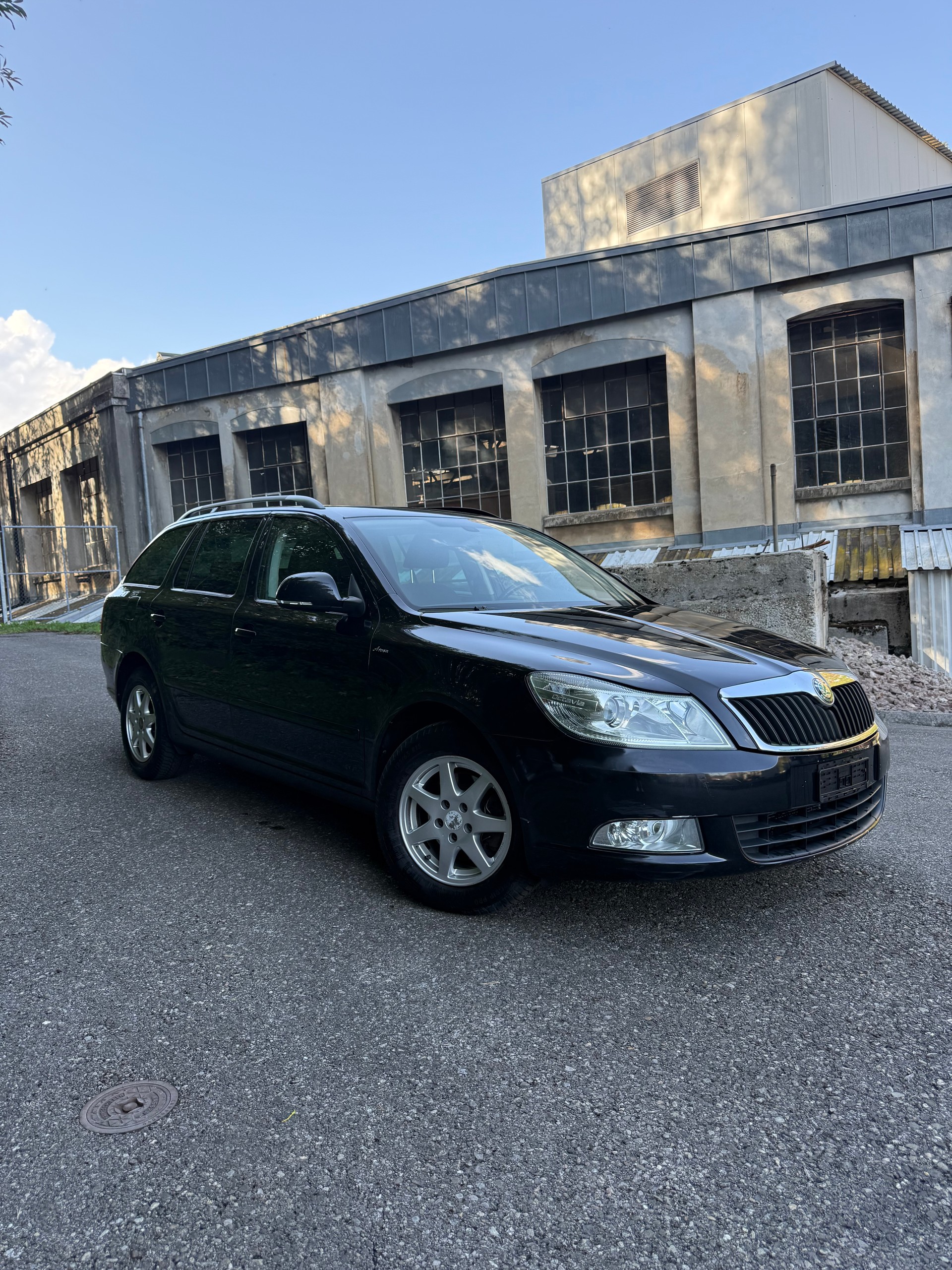 SKODA Octavia Combi 1.8 TSI Arosa 4x4-image-1