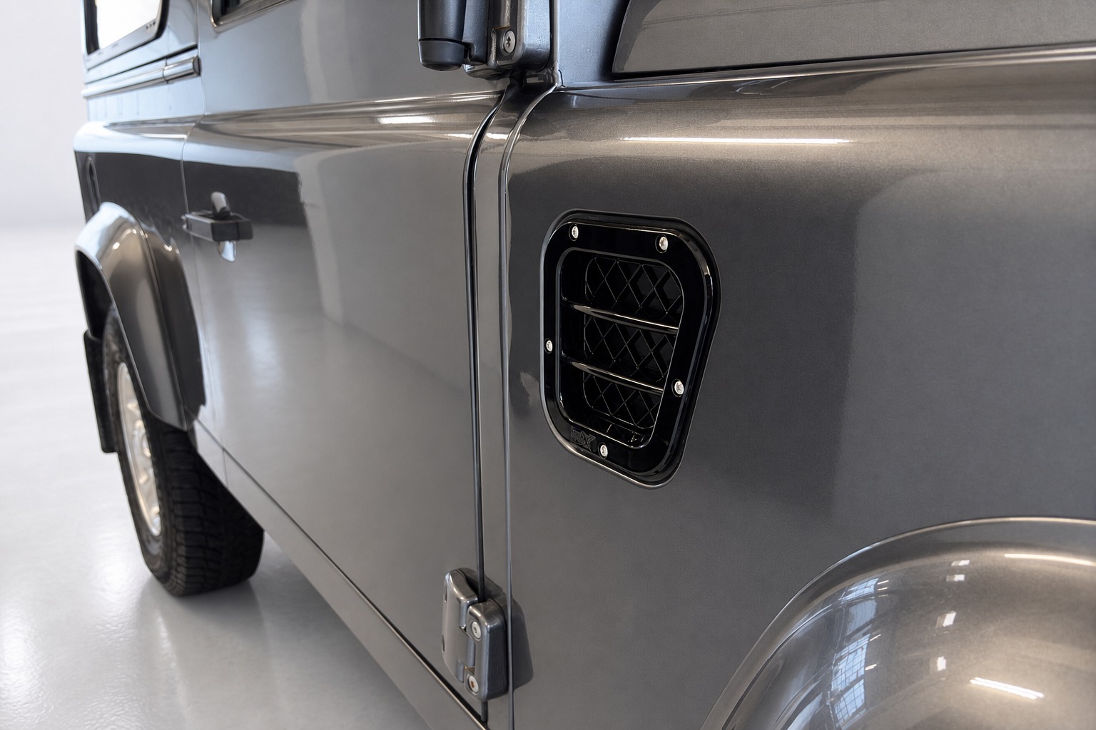 LAND ROVER Defender 90 2.2 TD4 SW-image-8