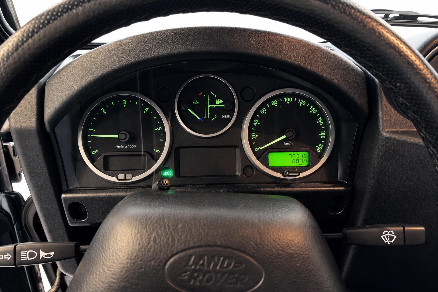 LAND ROVER Defender 90 2.2 TD4 SW-image-14