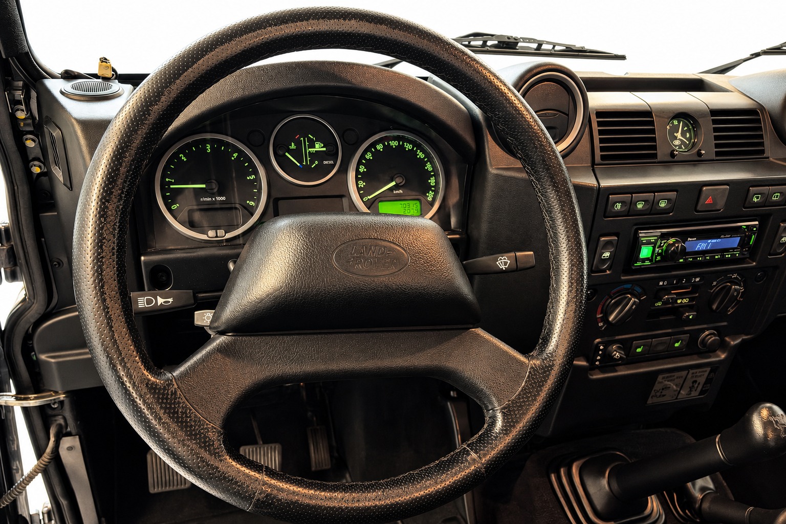 LAND ROVER Defender 90 2.2 TD4 SW-image-13