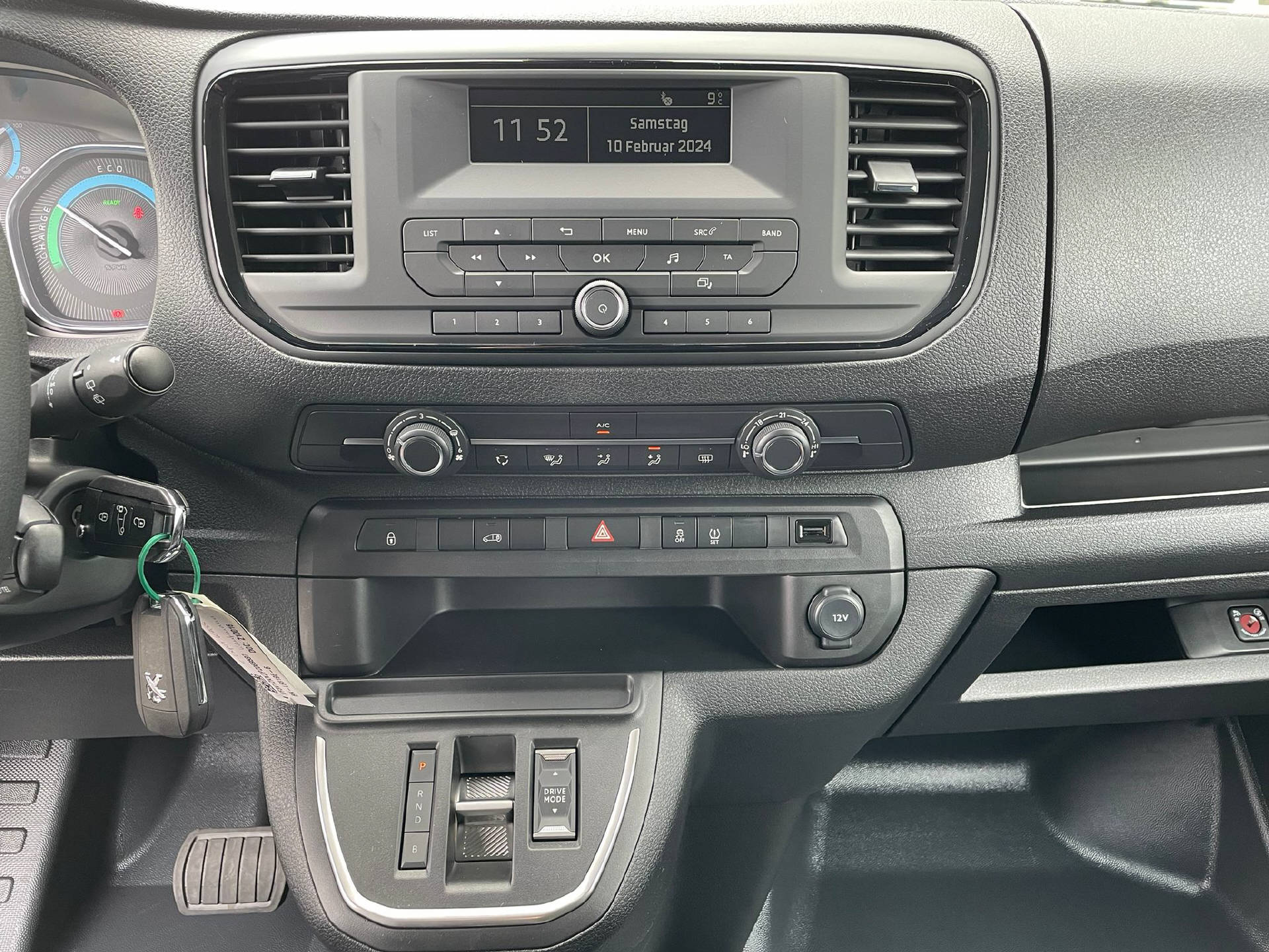 PEUGEOT e-Expert Kaw. Standard 50 kWh-image-9