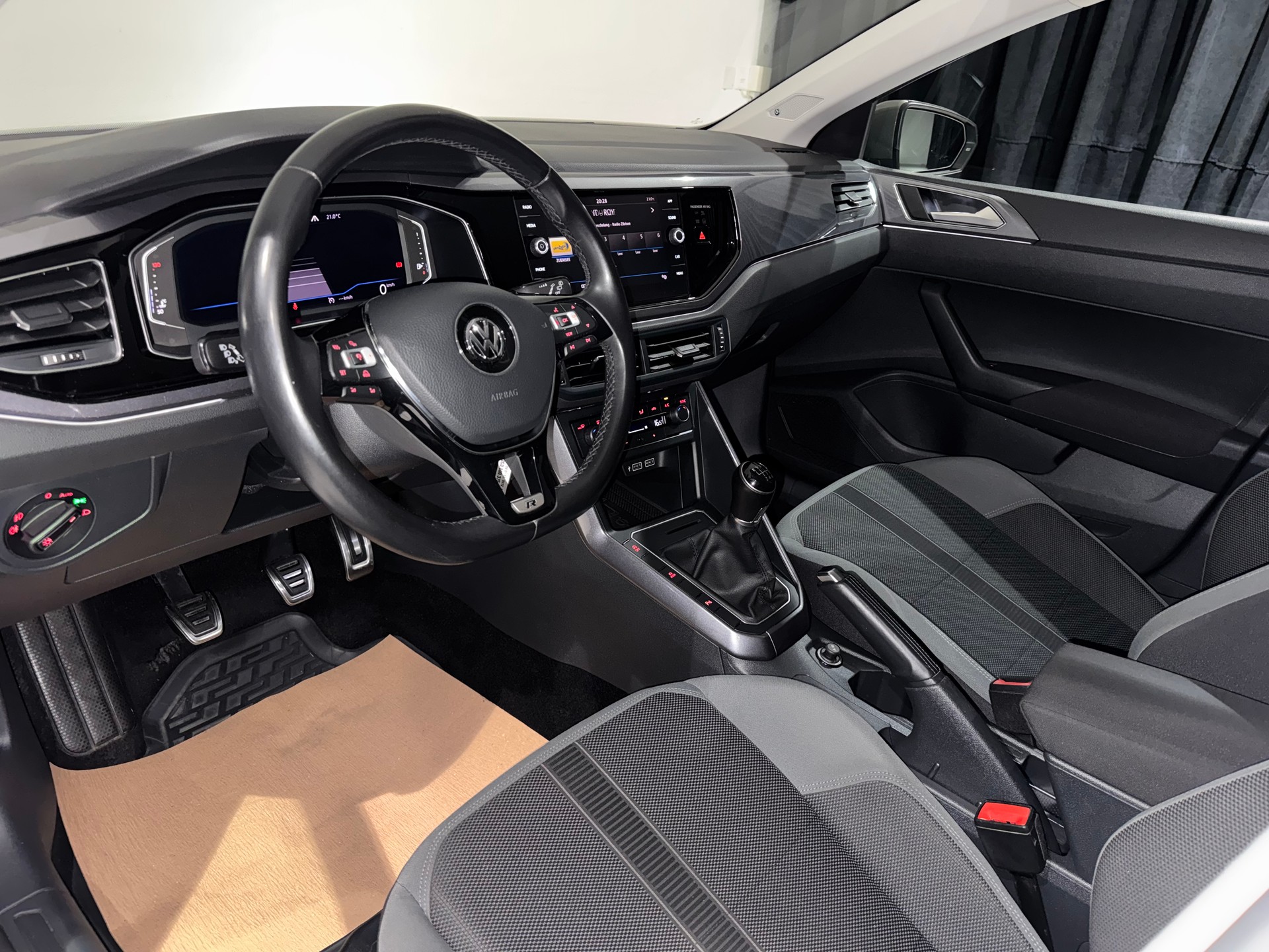 VW Polo 1.0 TSI BMT Beats R-Line-image-13