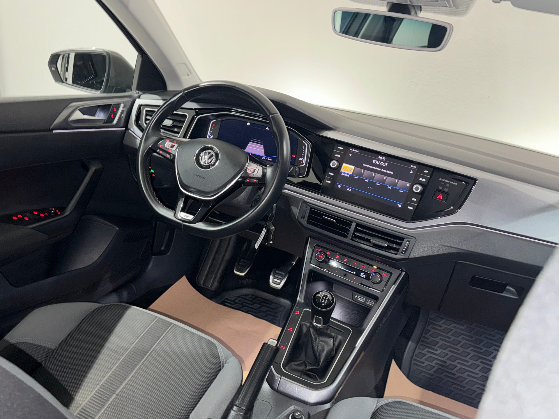 VW Polo 1.0 TSI BMT Beats R-Line-image-16