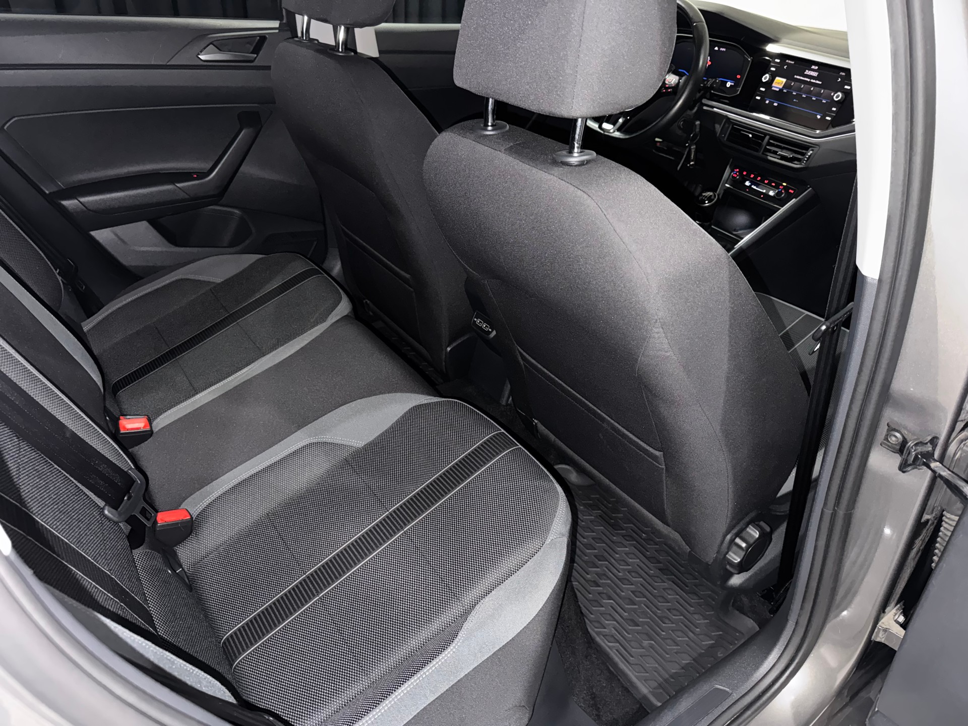 VW Polo 1.0 TSI BMT Beats R-Line-image-17