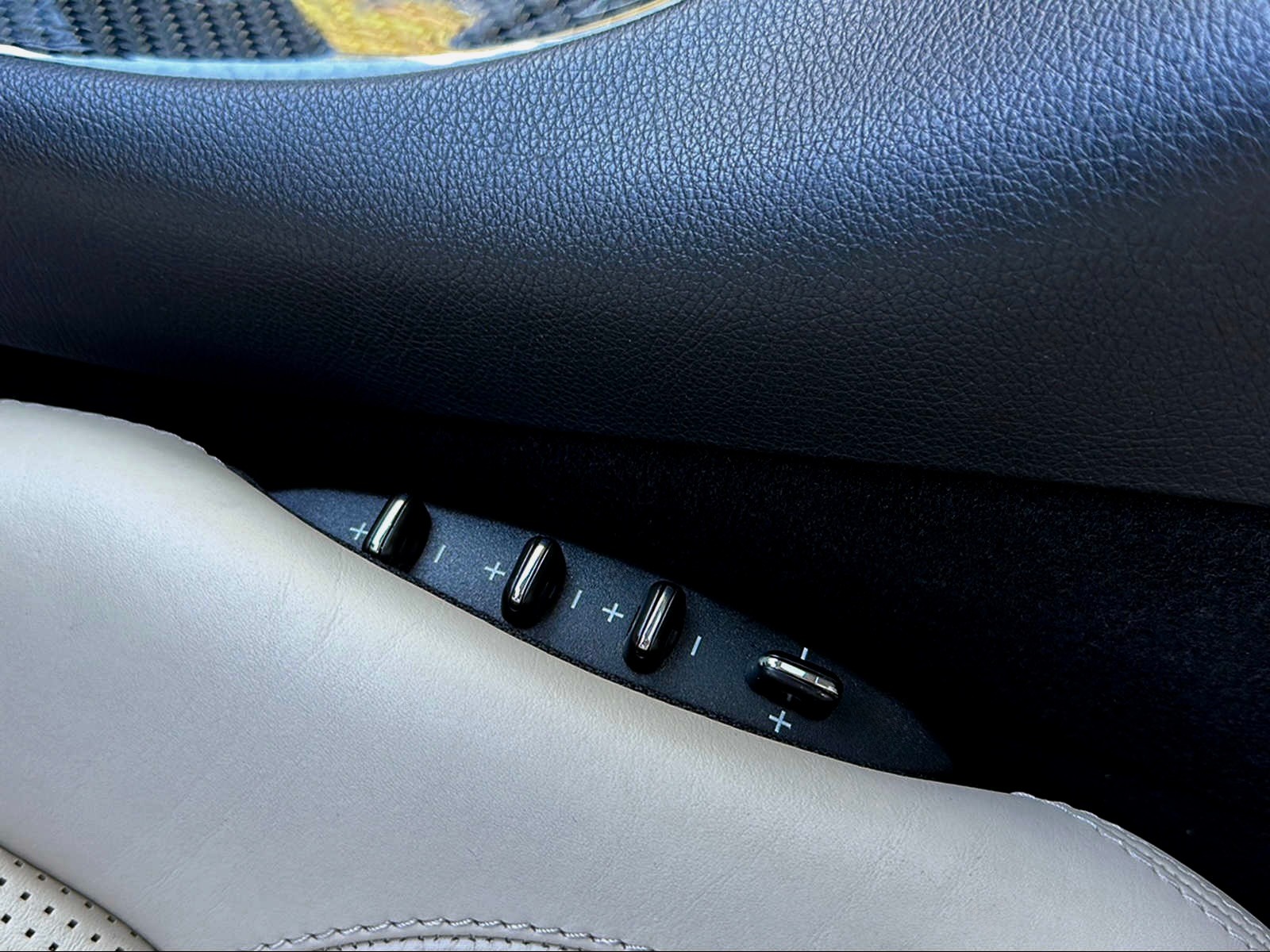 MERCEDES-BENZ CLK 63 AMG Avantgarde 7G-Tronic-image-13