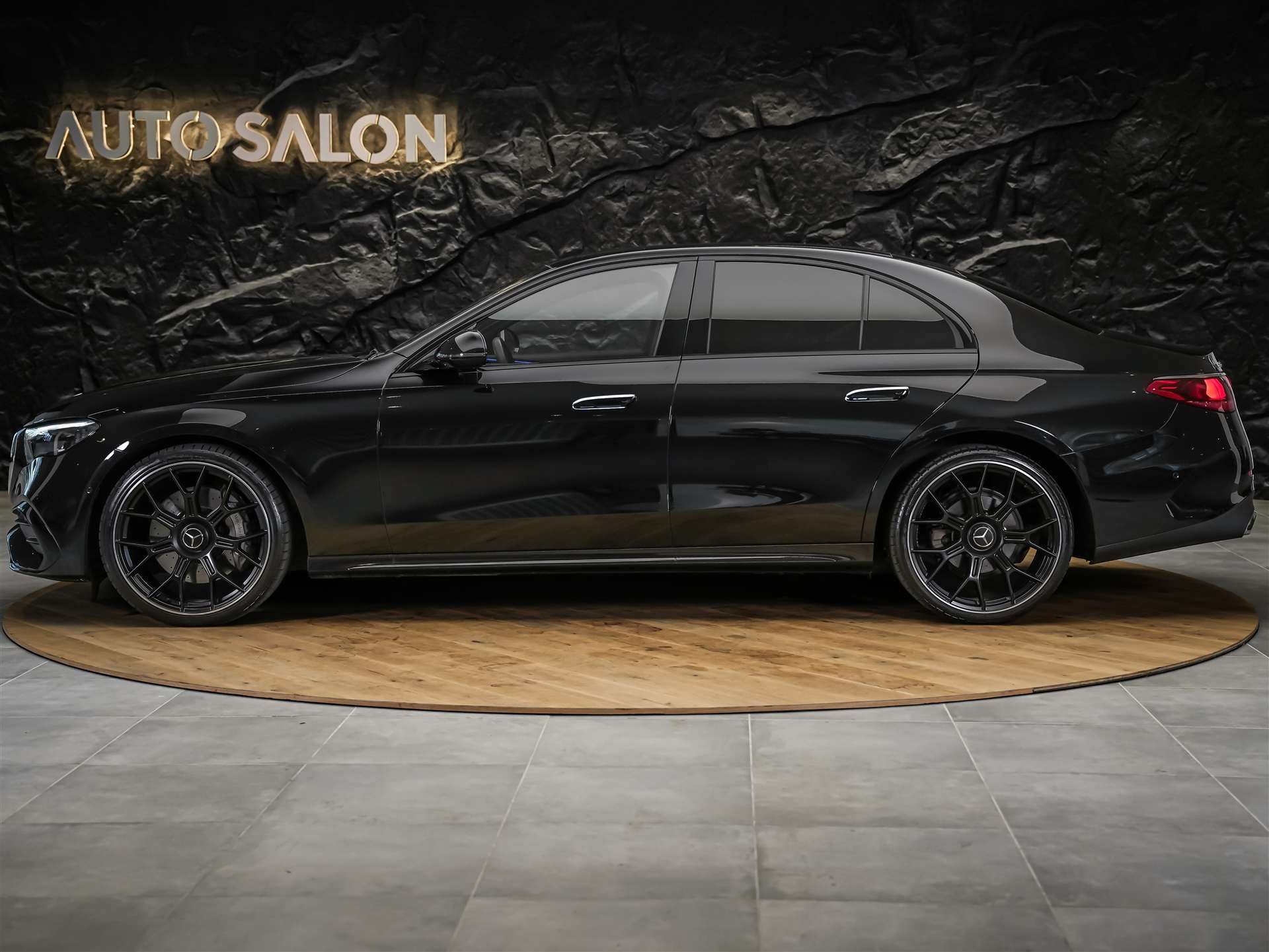 MERCEDES-BENZ E 220 d AMG Line 9G-Tronic 21" Felgen*Werksgarantie*Lenkradheizung*-image-1
