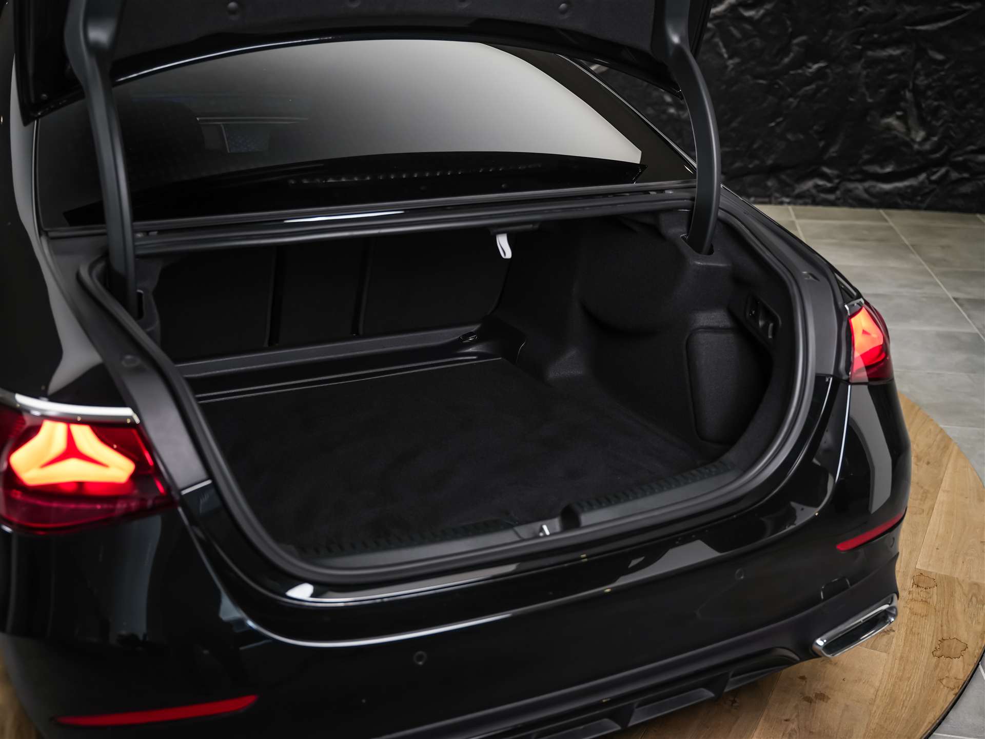 MERCEDES-BENZ E 220 d AMG Line 9G-Tronic 21" Felgen*Werksgarantie*Lenkradheizung*-image-41