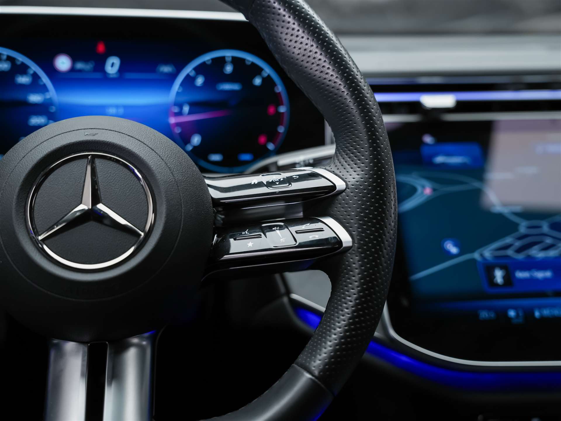 MERCEDES-BENZ E 220 d AMG Line 9G-Tronic 21" Felgen*Werksgarantie*Lenkradheizung*-image-28