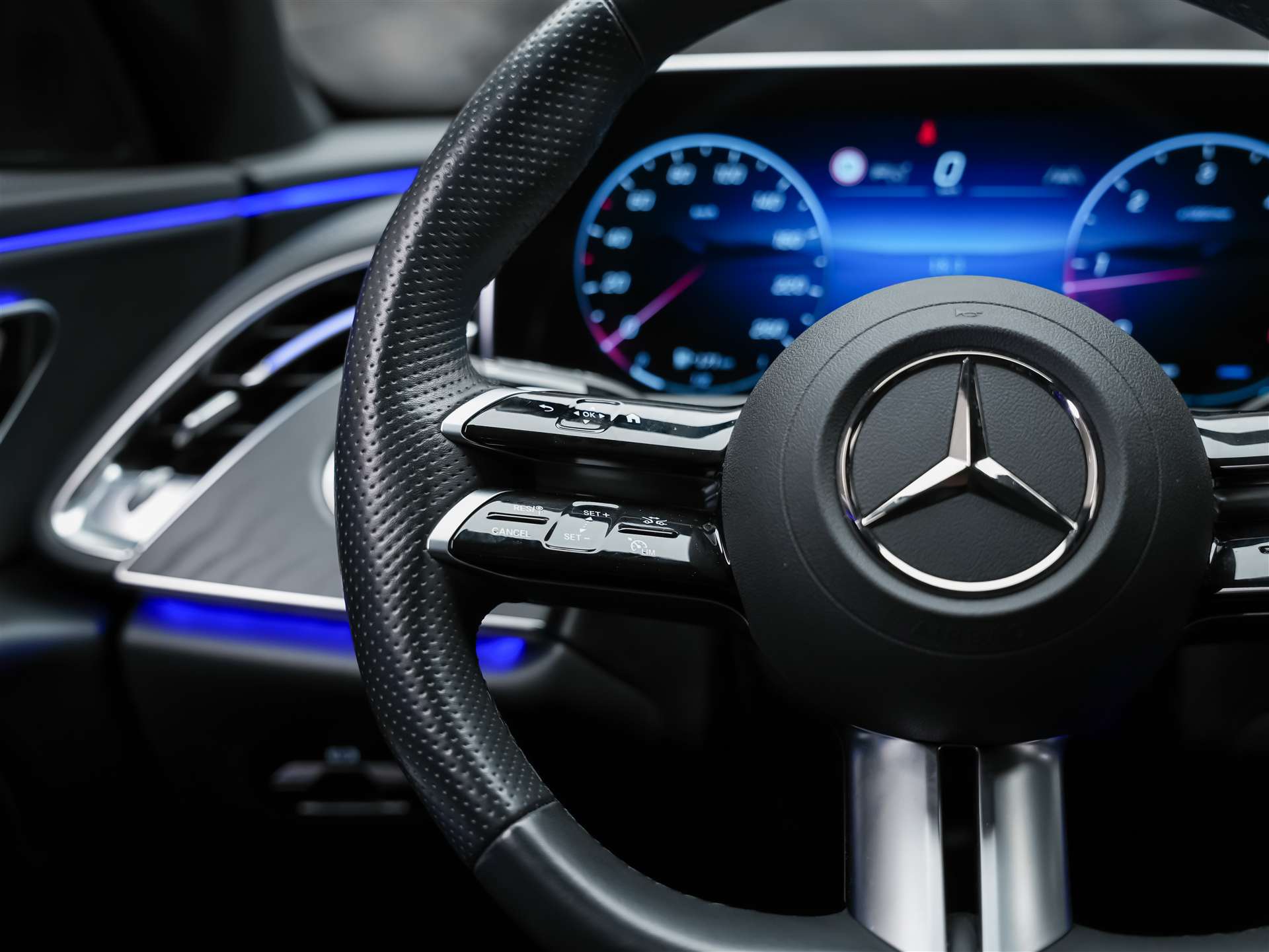 MERCEDES-BENZ E 220 d AMG Line 9G-Tronic 21" Felgen*Werksgarantie*Lenkradheizung*-image-27