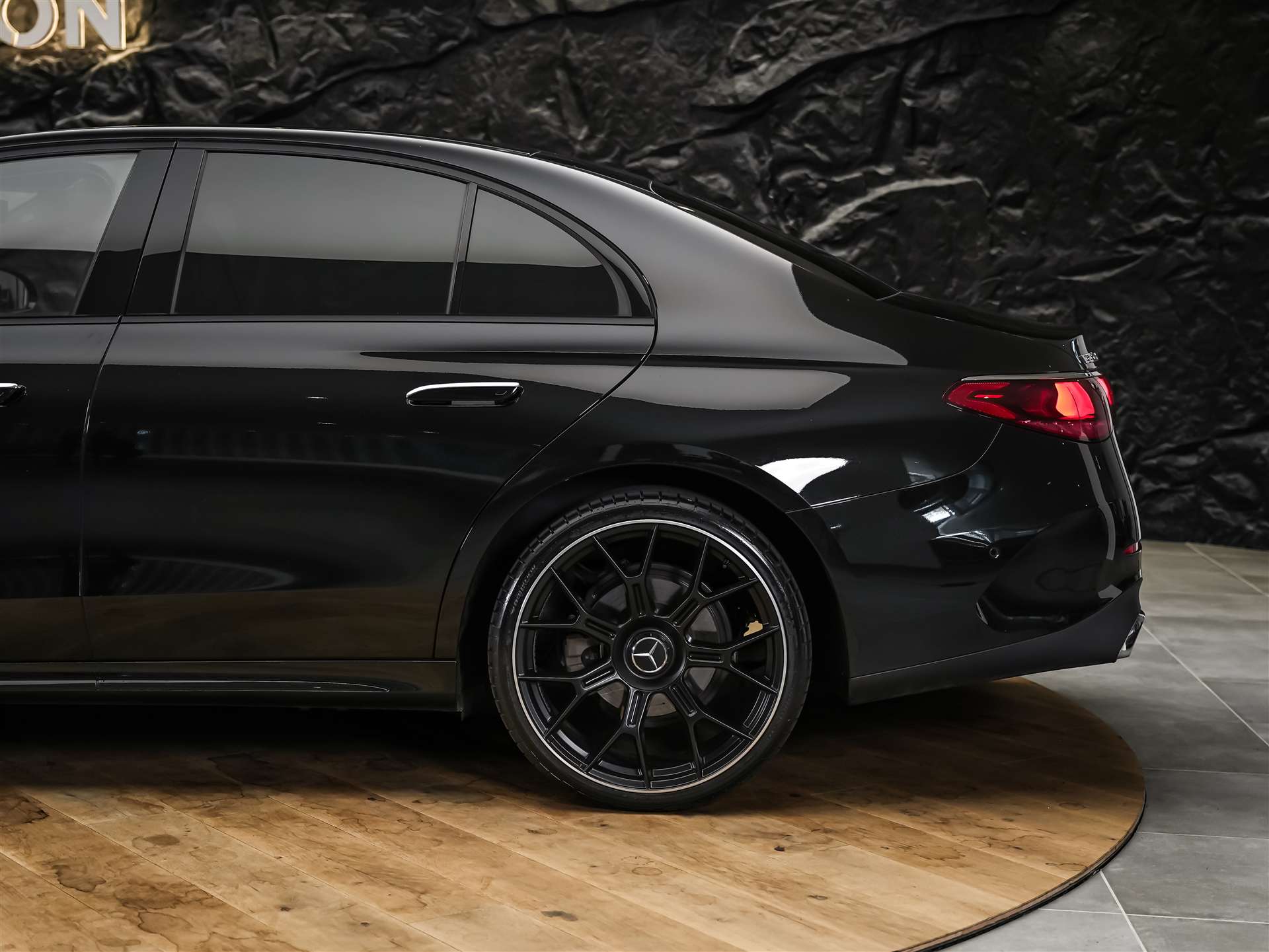 MERCEDES-BENZ E 220 d AMG Line 9G-Tronic 21" Felgen*Werksgarantie*Lenkradheizung*-image-16