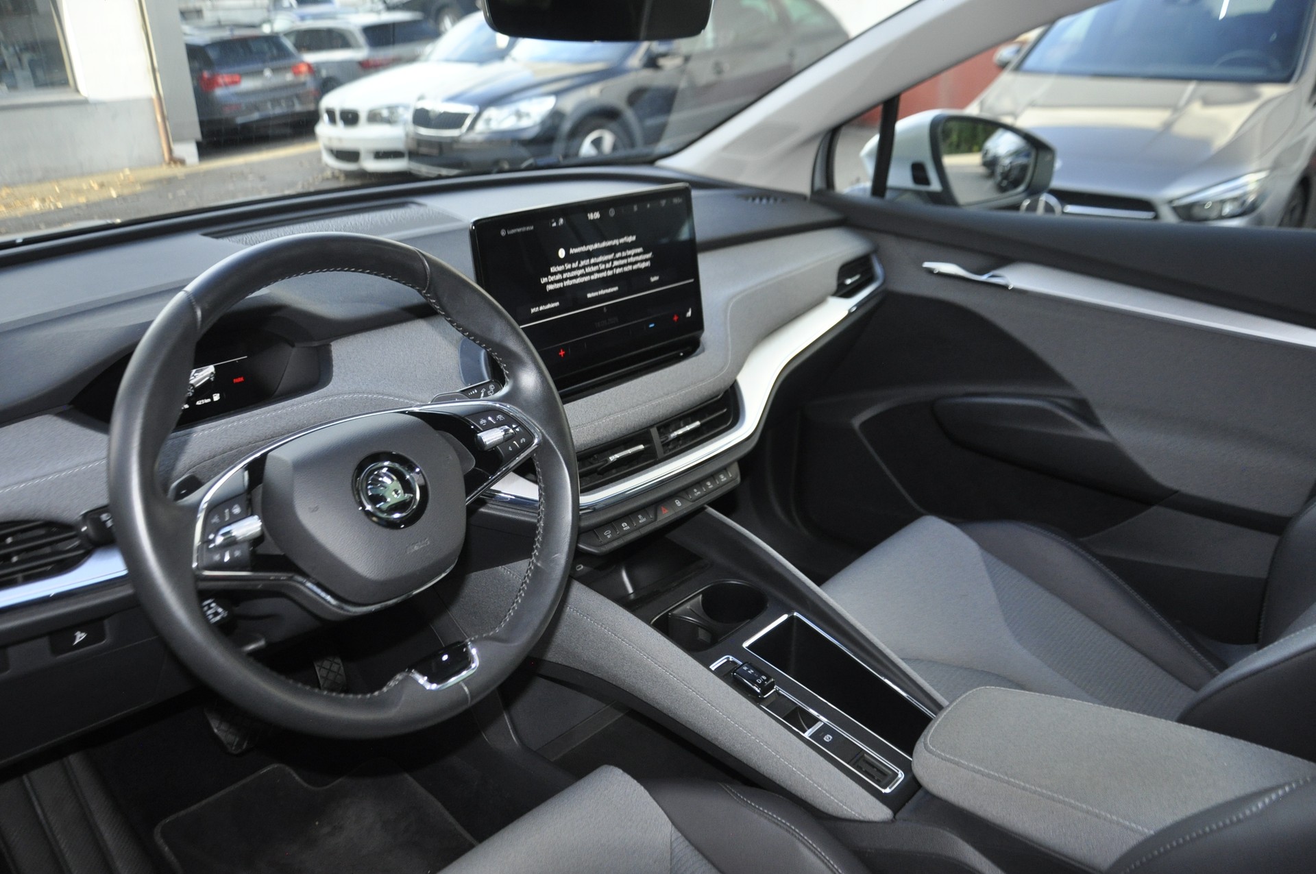 SKODA Enyaq iV 80 I Anhängerkupplung I Panorama-Glasdach-image-3