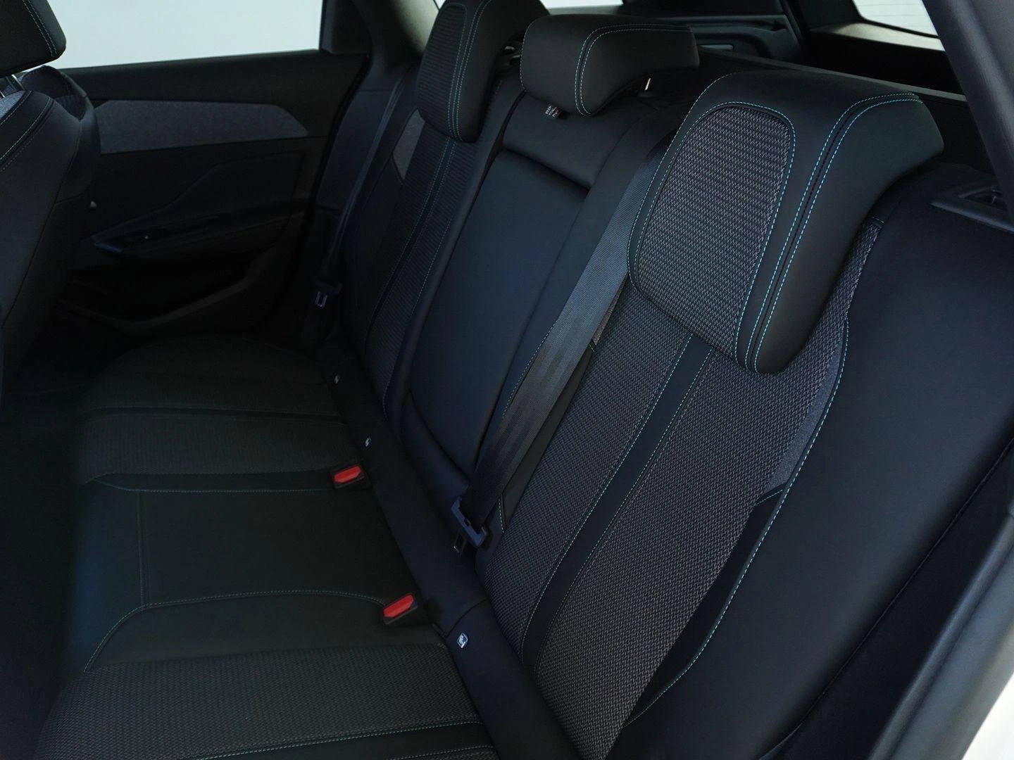 PEUGEOT 308 SW 1.5 BlueHDI Allure Pack EAT8-image-4